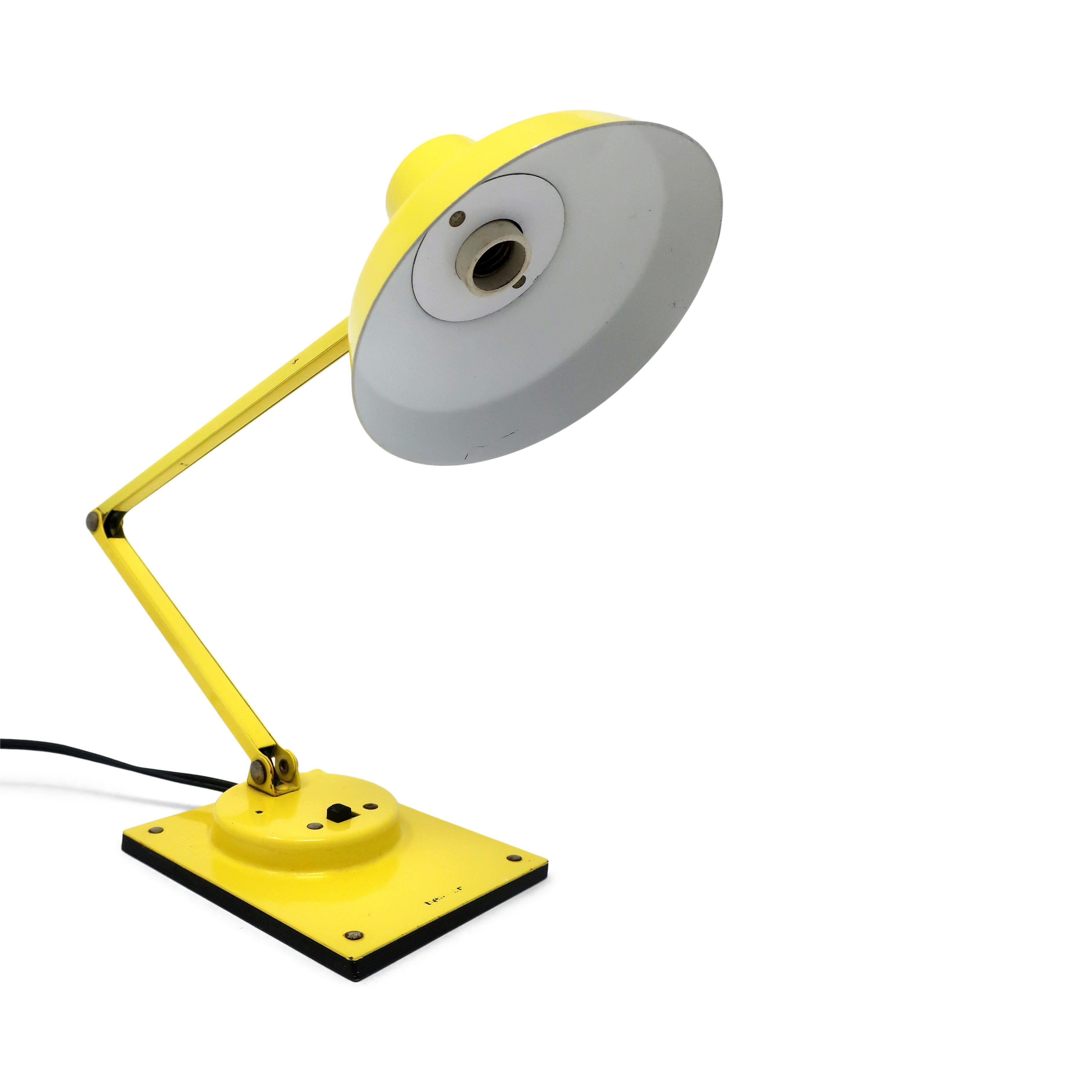 Vintage Yellow Tensor Folding Desk Lamp In Good Condition In Brooklyn, NY
