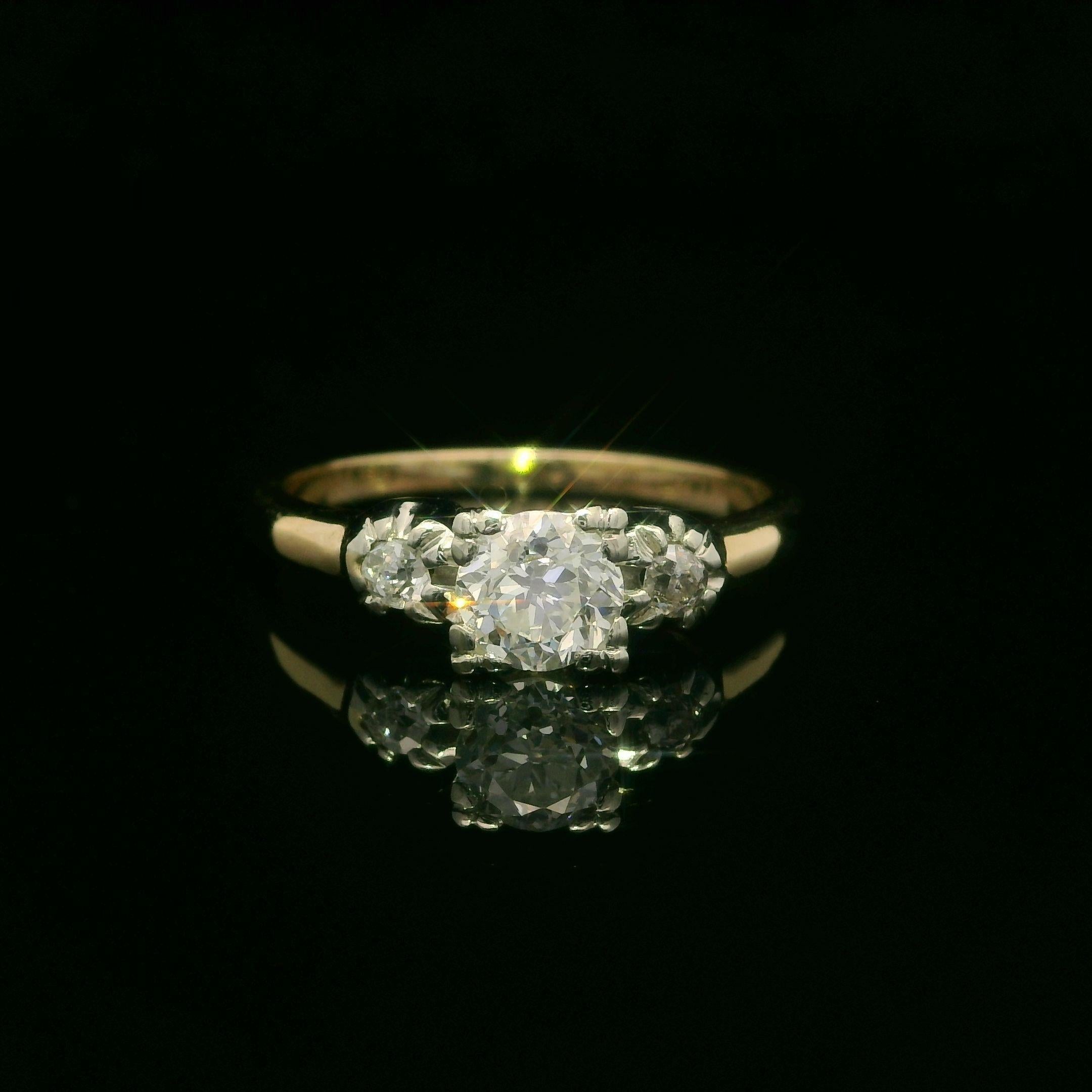 --Pietre: --
(1) Diamante naturale autentico - taglio Old Mine - incastonato - colore I - purezza SI2 - 0,50ct (circa)
(2) Diamanti naturali autentici - taglio Old Mine - incastonati - bel colore bianco - 0,06ctw (circa)
Peso totale in carati: 0,56
