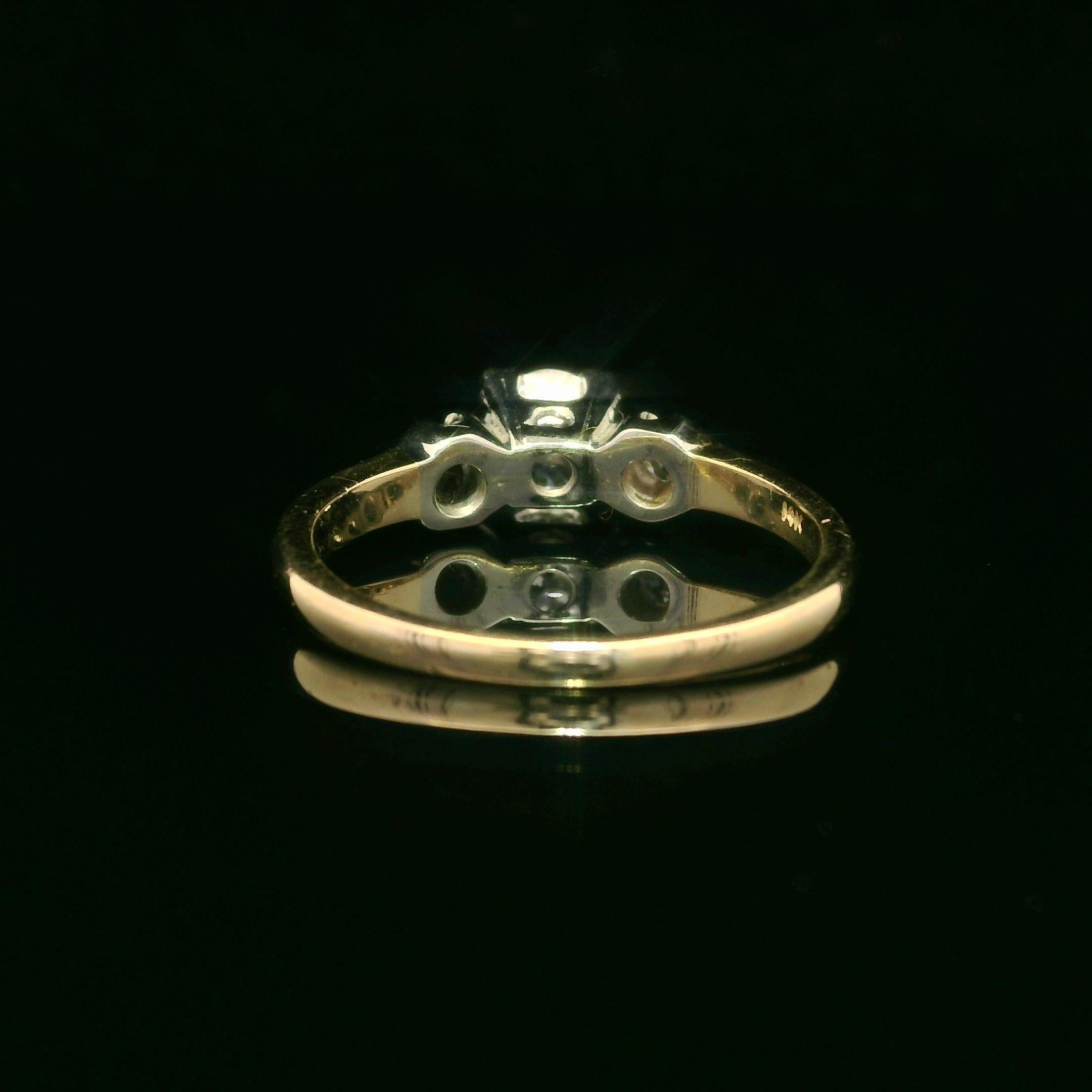 Donna Anello di fidanzamento o di promessa in oro giallo e bianco vintage con diamante taglio vecchio da 0,56 ct. in vendita