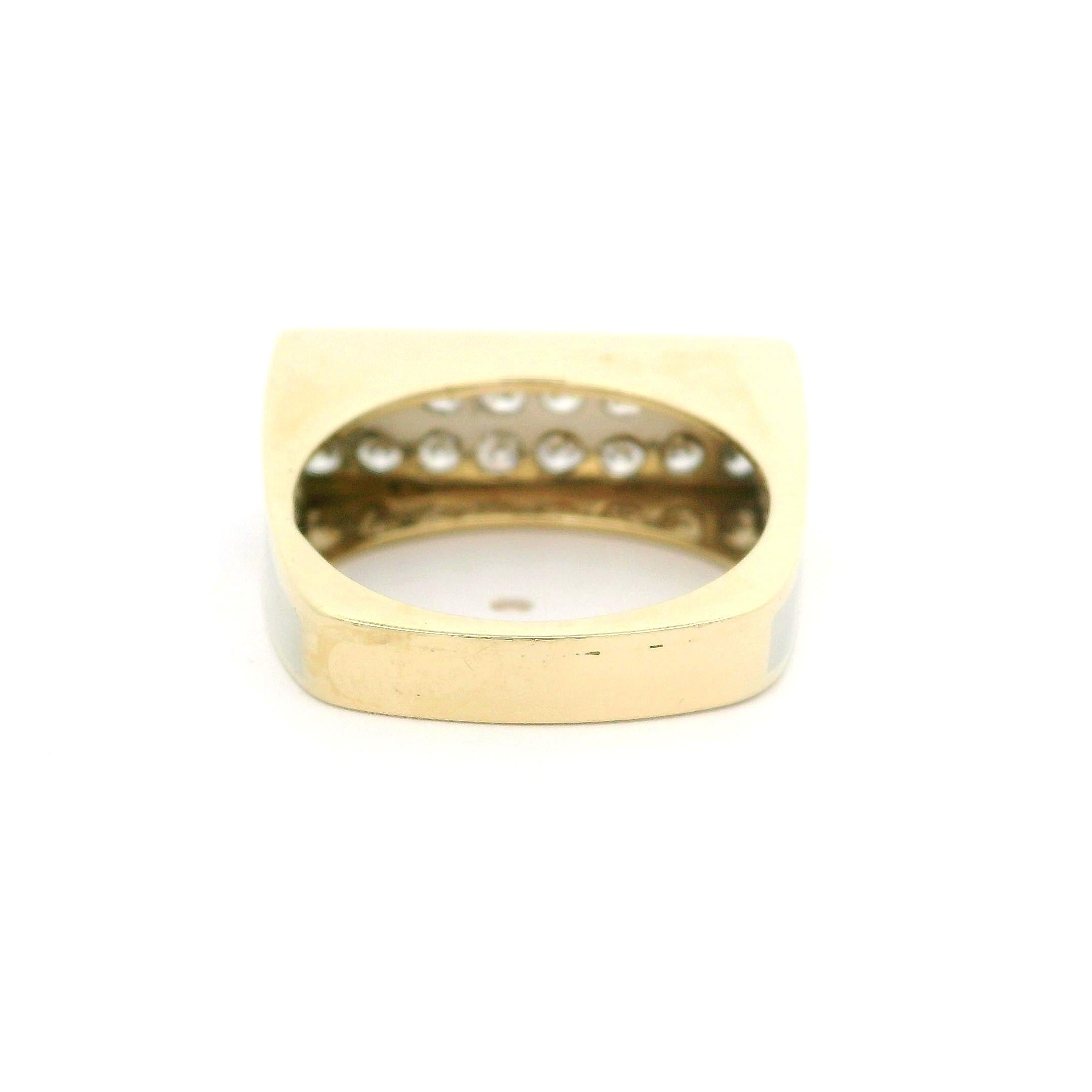 --Pierre(s) :...
(28) Diamants naturels authentiques - taille ronde brillante - sertis en pavé - couleur G/H - pureté VS1/VS2 - 0,84ctw (approx.)

MATERIAL : Or jaune 14k massif avec or blanc à l'arête du diamant
Poids : 5,14 grammes
Taille de la