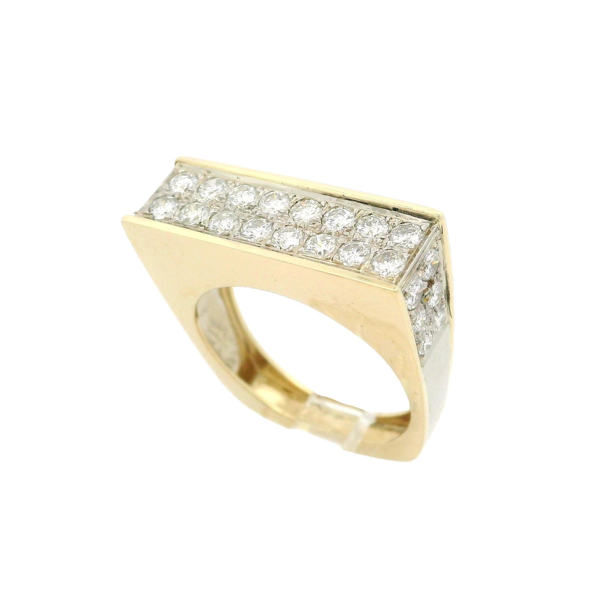Bague géométrique carrée en or jaune et blanc 0,84 ctw pavé de diamants Excellent état - En vente à Montclair, NJ