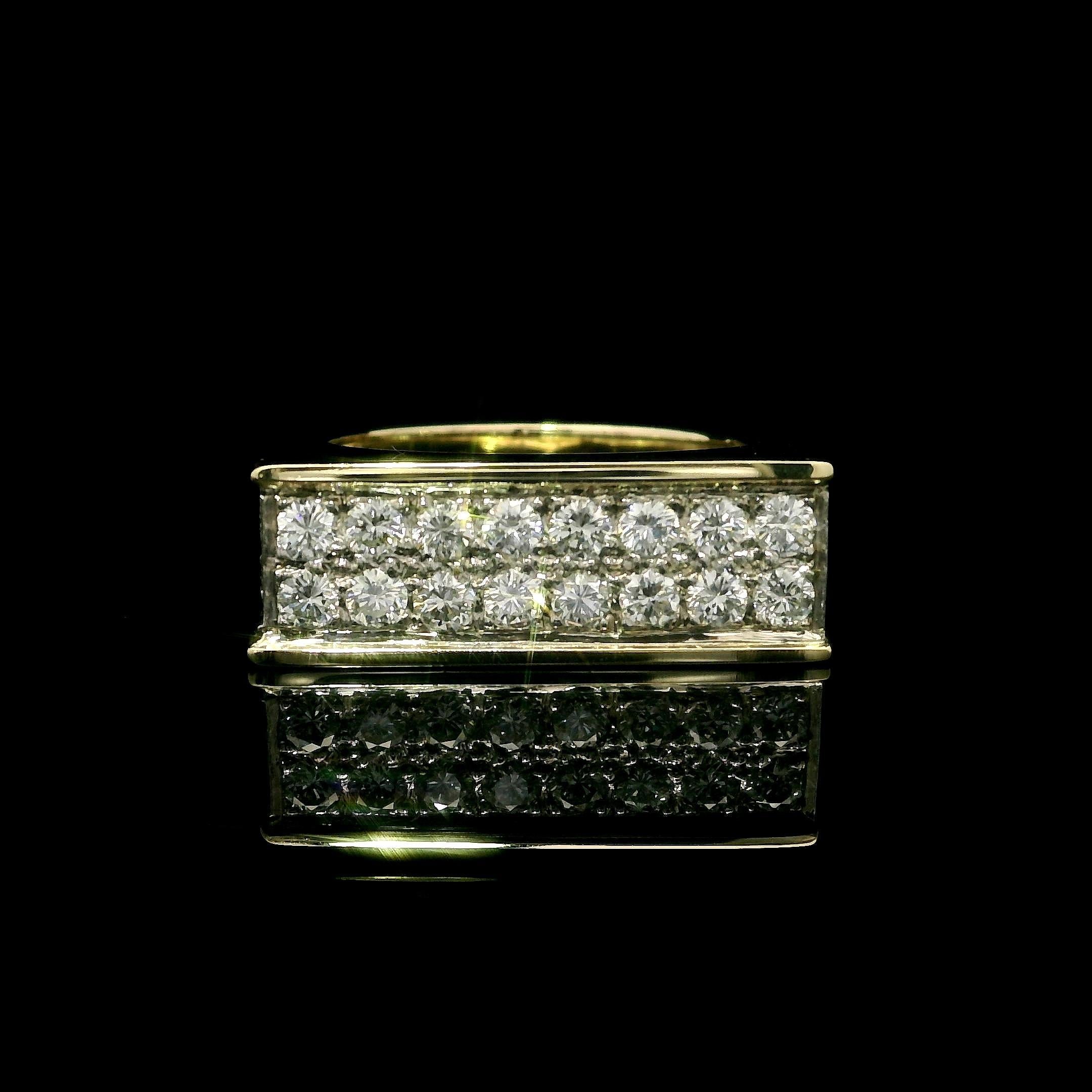 Bague géométrique carrée en or jaune et blanc 0,84 ctw pavé de diamants Pour femmes en vente