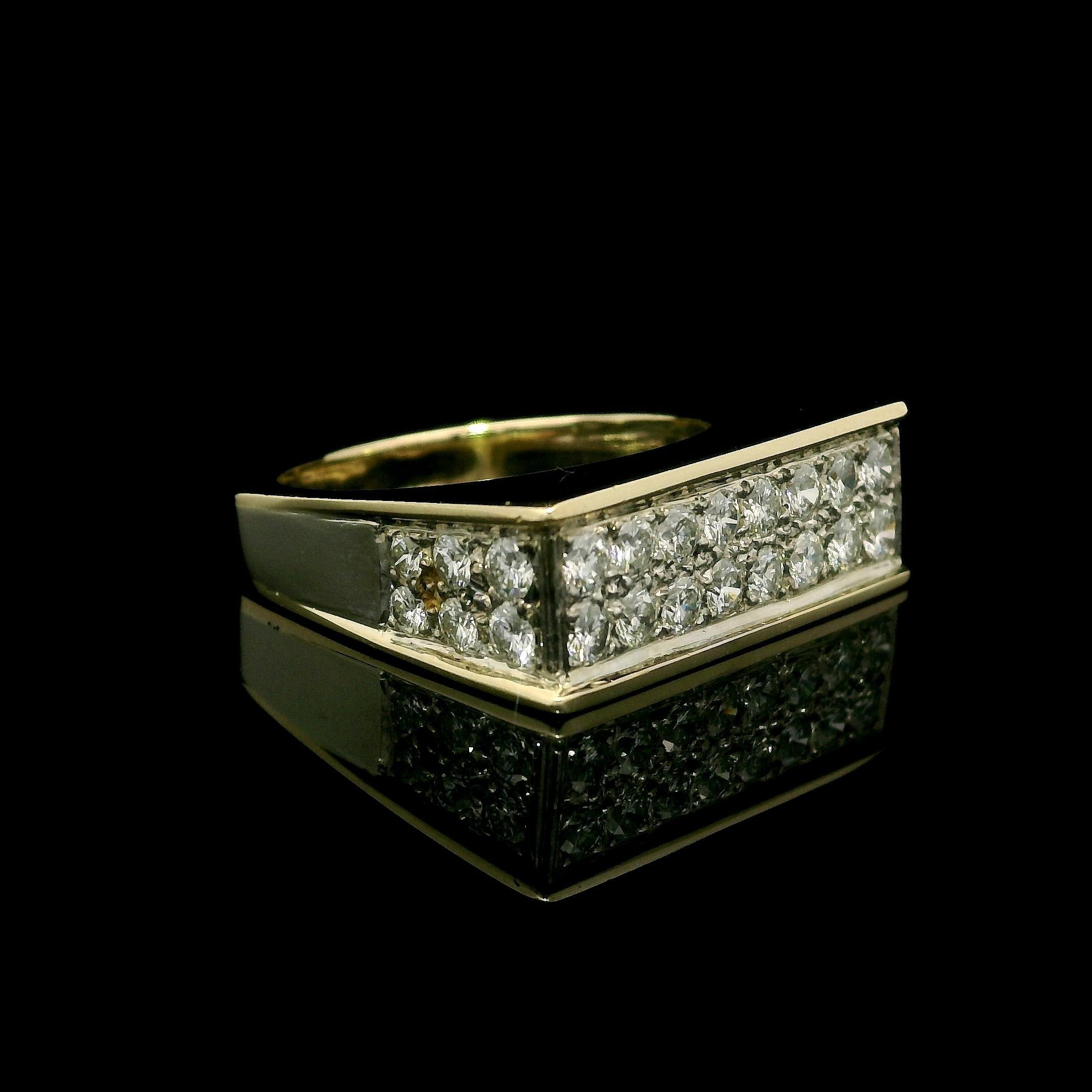 Bague géométrique carrée en or jaune et blanc 0,84 ctw pavé de diamants en vente 1