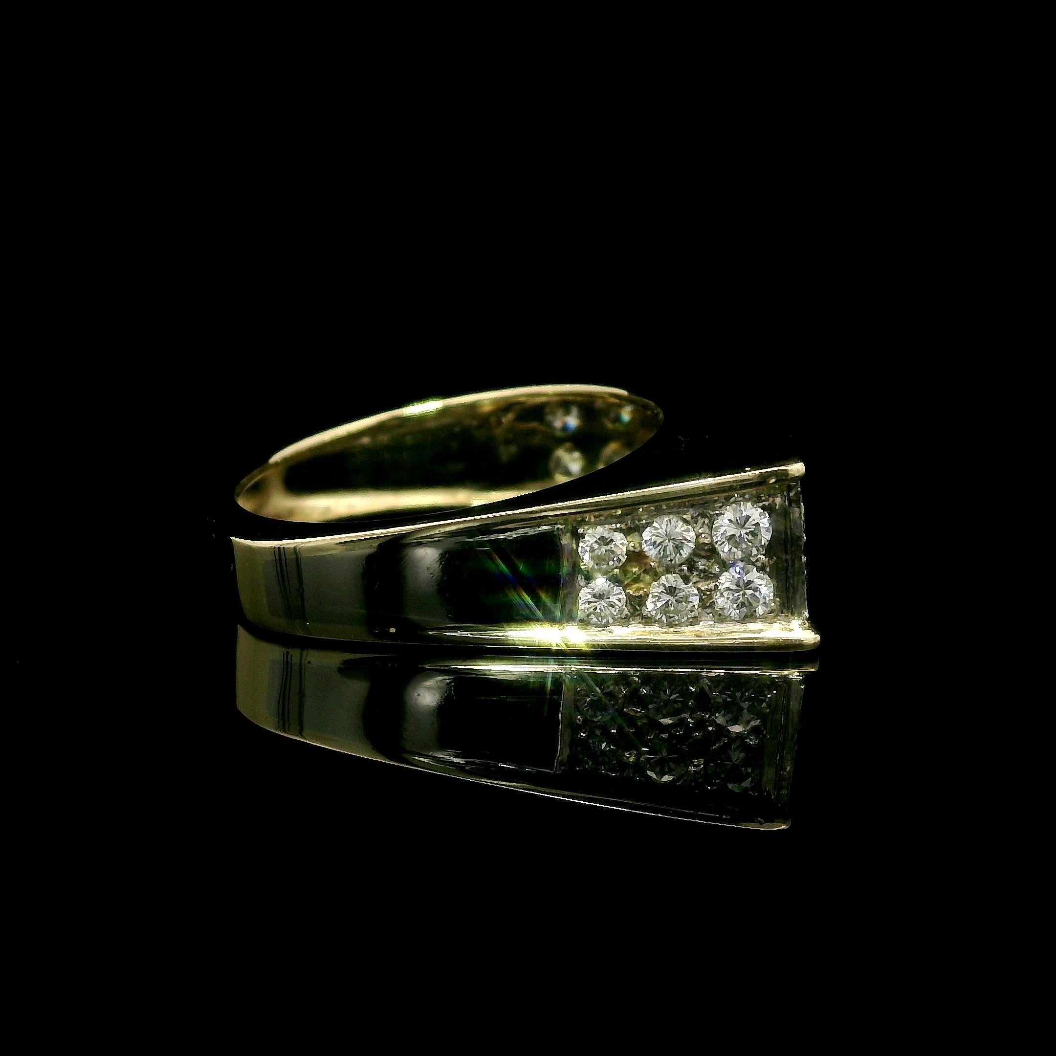Bague géométrique carrée en or jaune et blanc 0,84 ctw pavé de diamants en vente 2