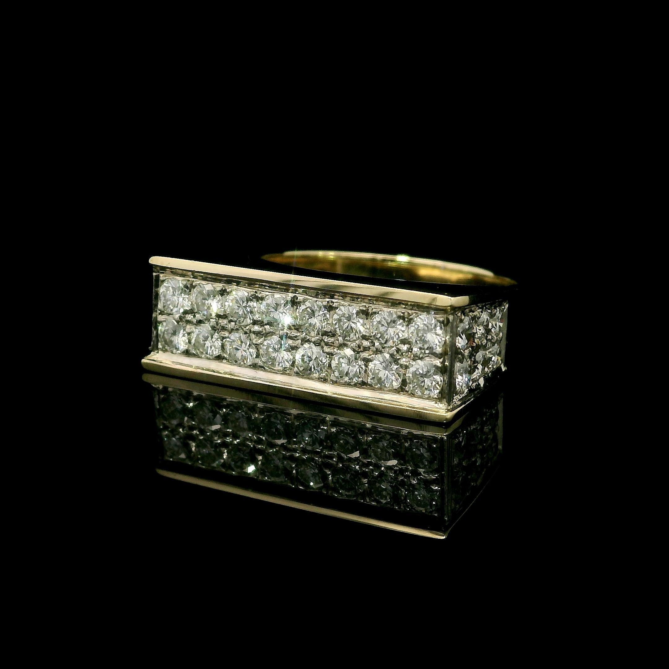 Bague géométrique carrée en or jaune et blanc 0,84 ctw pavé de diamants en vente 3