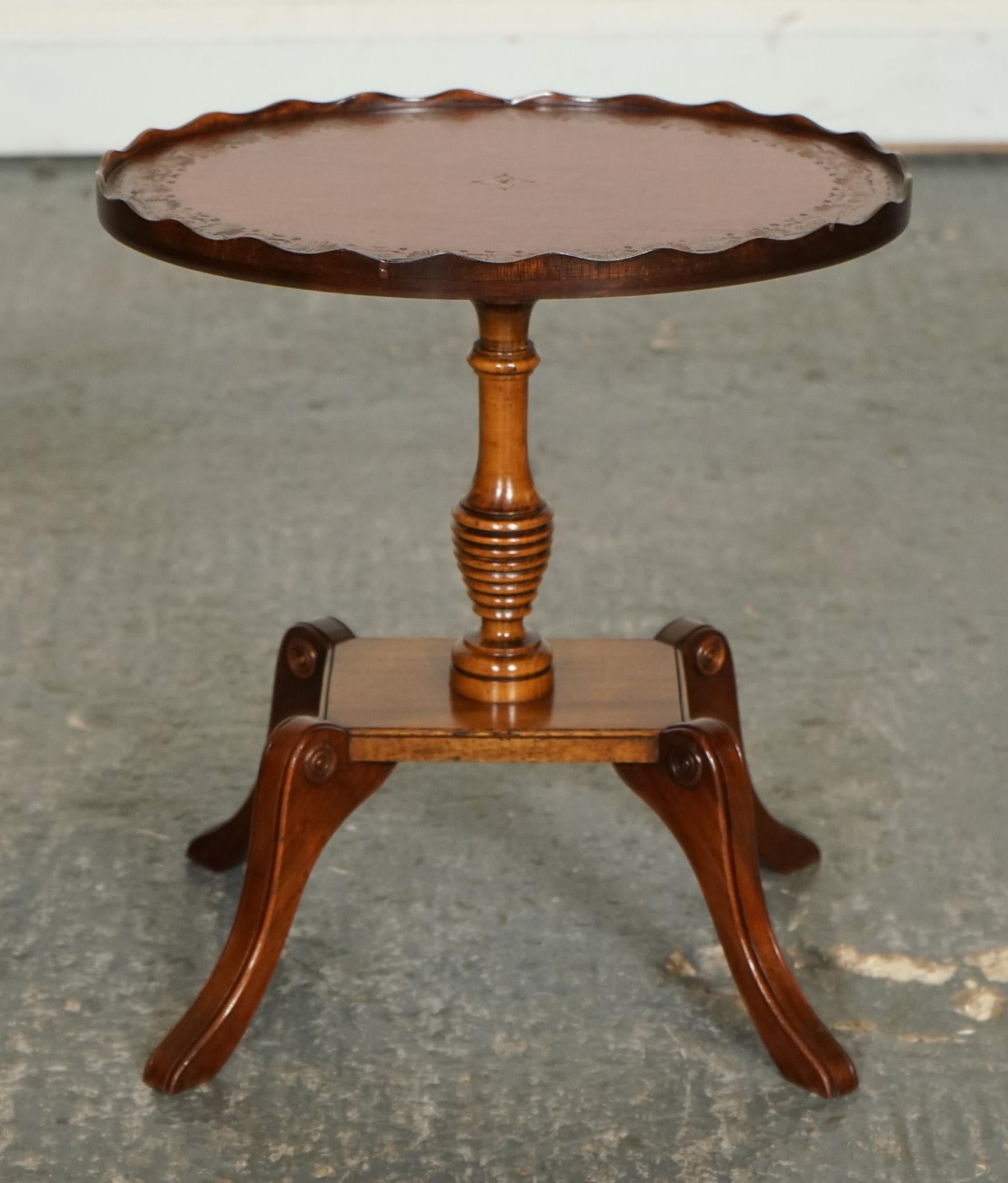 
We are delighted to offer for sale this lovely Vintage Yew Wood Burgundy Leather Top Side Table. 

Please carefully examine the pictures to see the condition before purchasing, as they form part of the description. If you have any questions, please