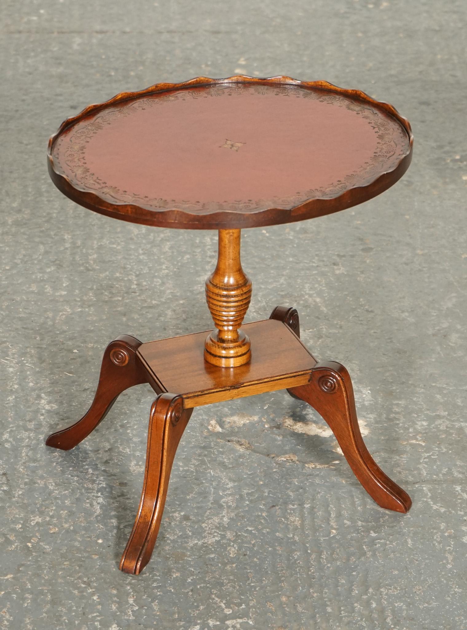 20th Century VINTAGE YEW WOOD BURGUNDY LEATHER TOP SIDE END LAMP WINE TABLE WITH PiE CRUST For Sale