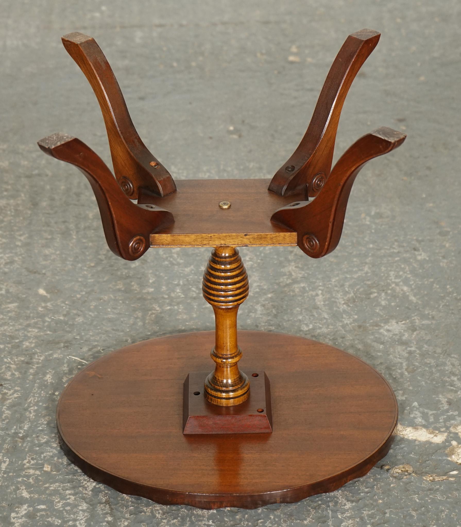 VINTAGE YEW WOOD BURGUNDY LEATHER TOP SIDE END LAMP WINE TABLE WITH PiE CRUST For Sale 1
