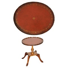 VINTAGE MESA PARA EL VINO CON LÁMPARA LATERAL DE MADERA DE Tejo BURGUNDIA Y TAPA DE CUERO CON PIE CRUST