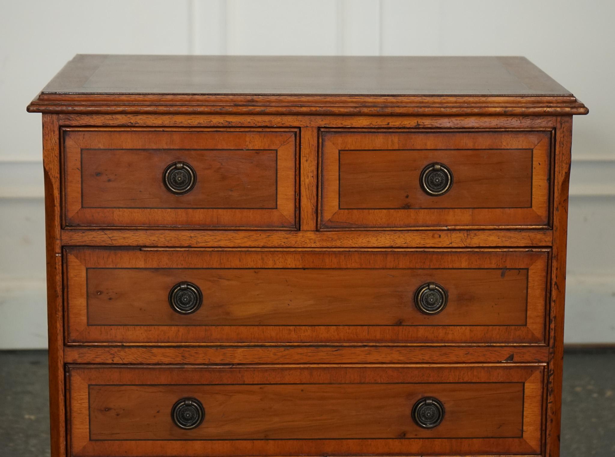 VINTAGE YEW WOOD CHEST OF DRAWERS WITH GEORGiAN Style HANDLES (20. Jahrhundert) im Angebot