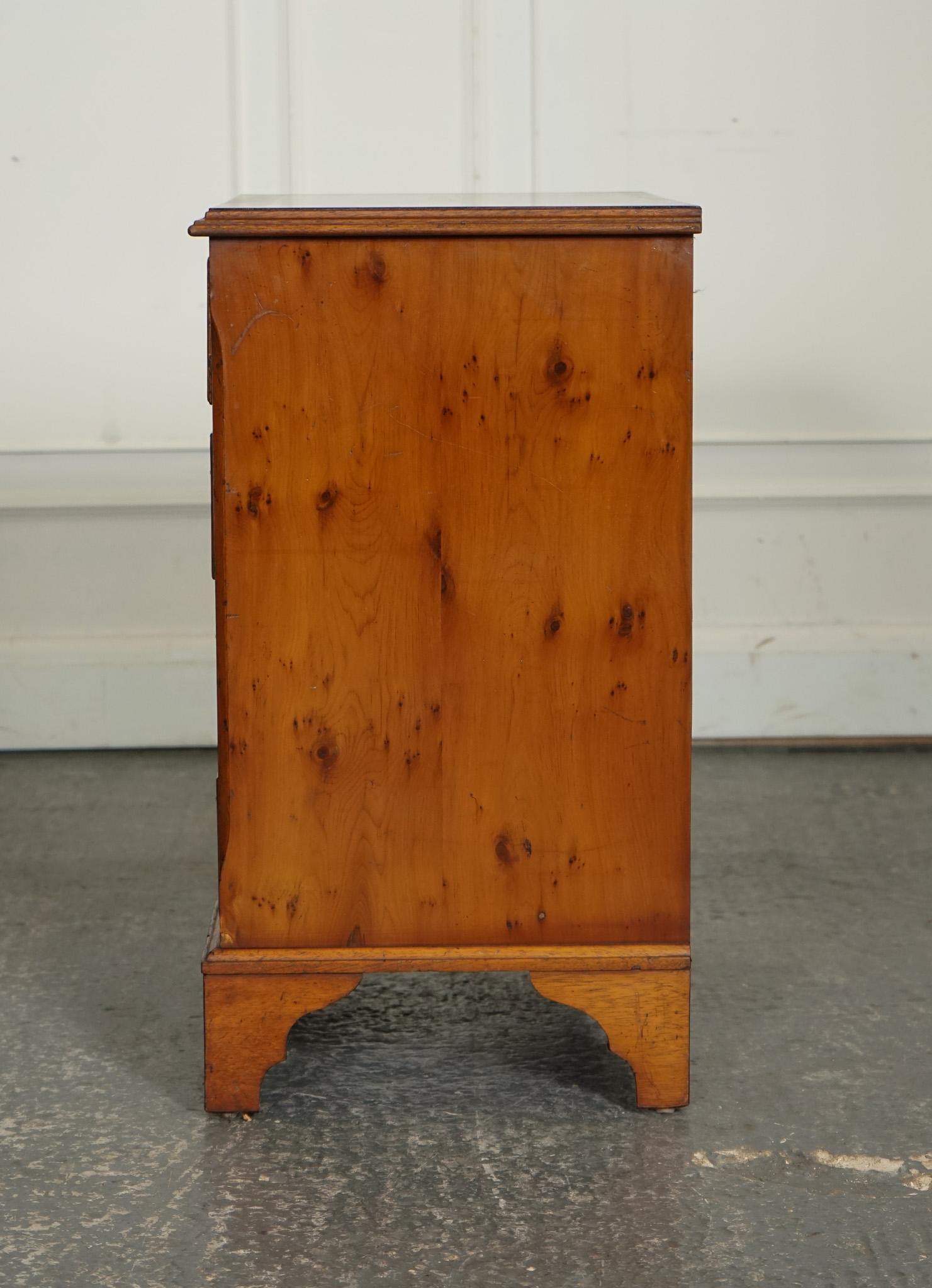 VINTAGE YEW WOOD CHEST OF DRAWERS WITH GEORGiAN Style HANDLES im Angebot 1