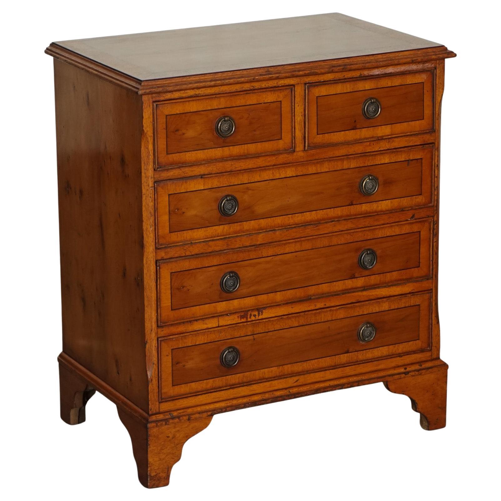 Coffre-fort vintage YEW WOOD DRAWERS avec poignées de style géorgien