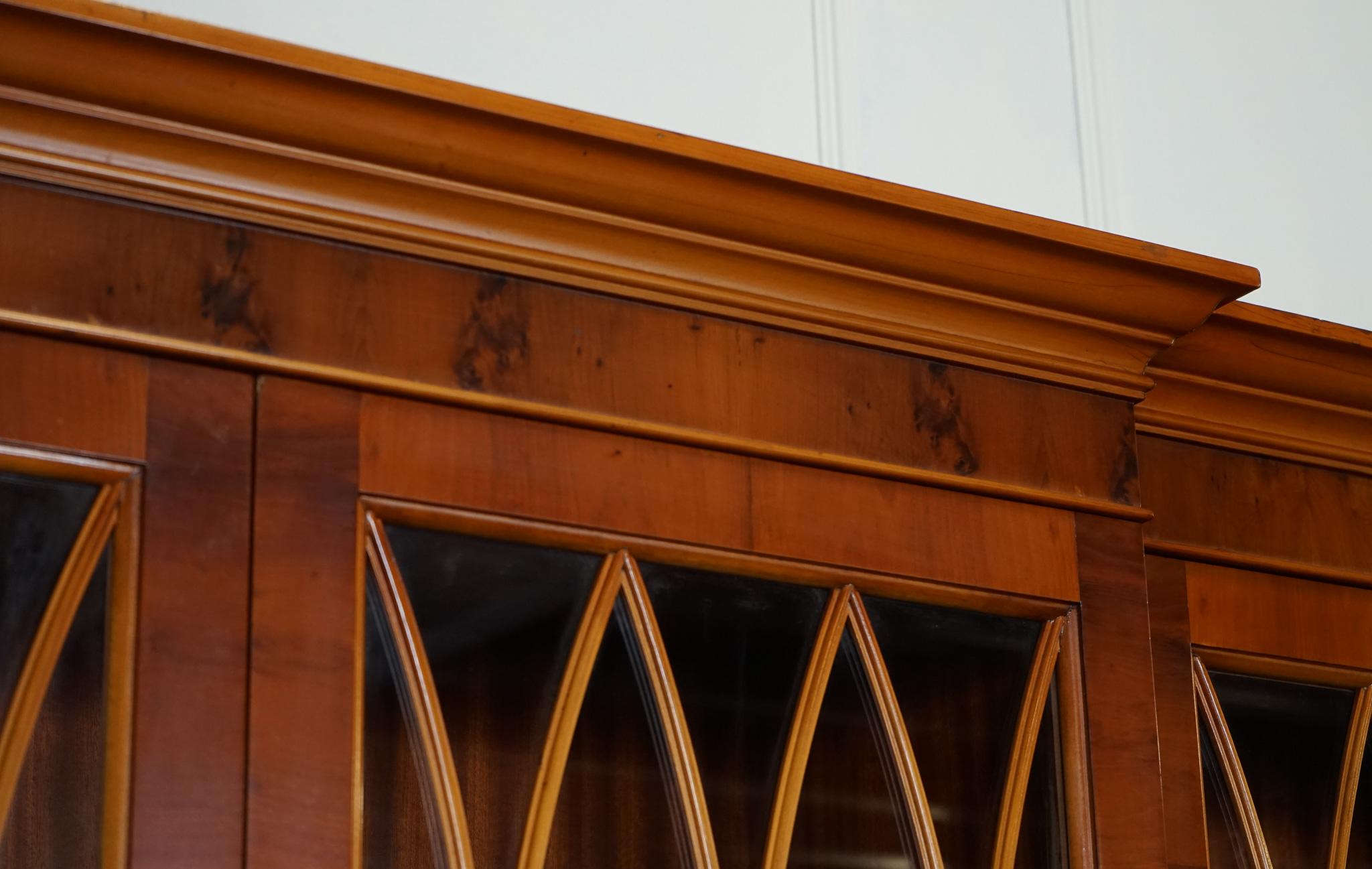 VINTAGE YEW WOOD DISPLAY CABINET BOOKCASE WiTH ADJUSTABLE SHELVES 3