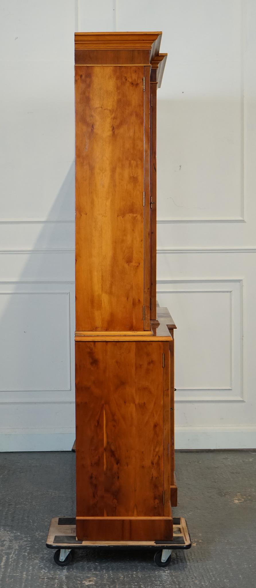 VINTAGE YEW WOOD DISPLAY CABINET BOOKCASE WiTH ADJUSTABLE SHELVES 4