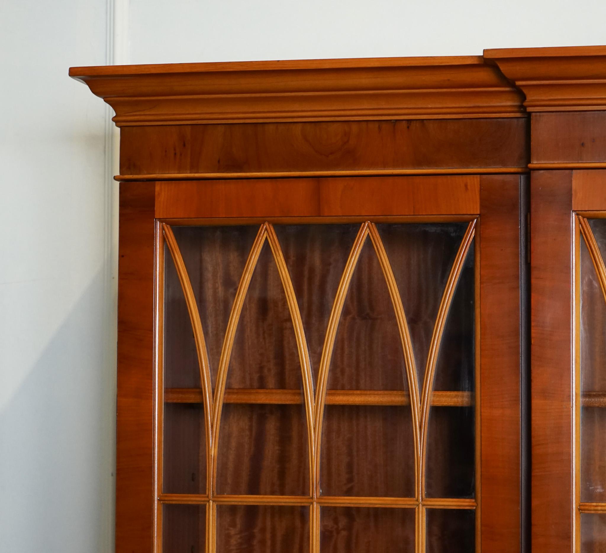 20th Century VINTAGE YEW WOOD DISPLAY CABINET BOOKCASE WiTH ADJUSTABLE SHELVES