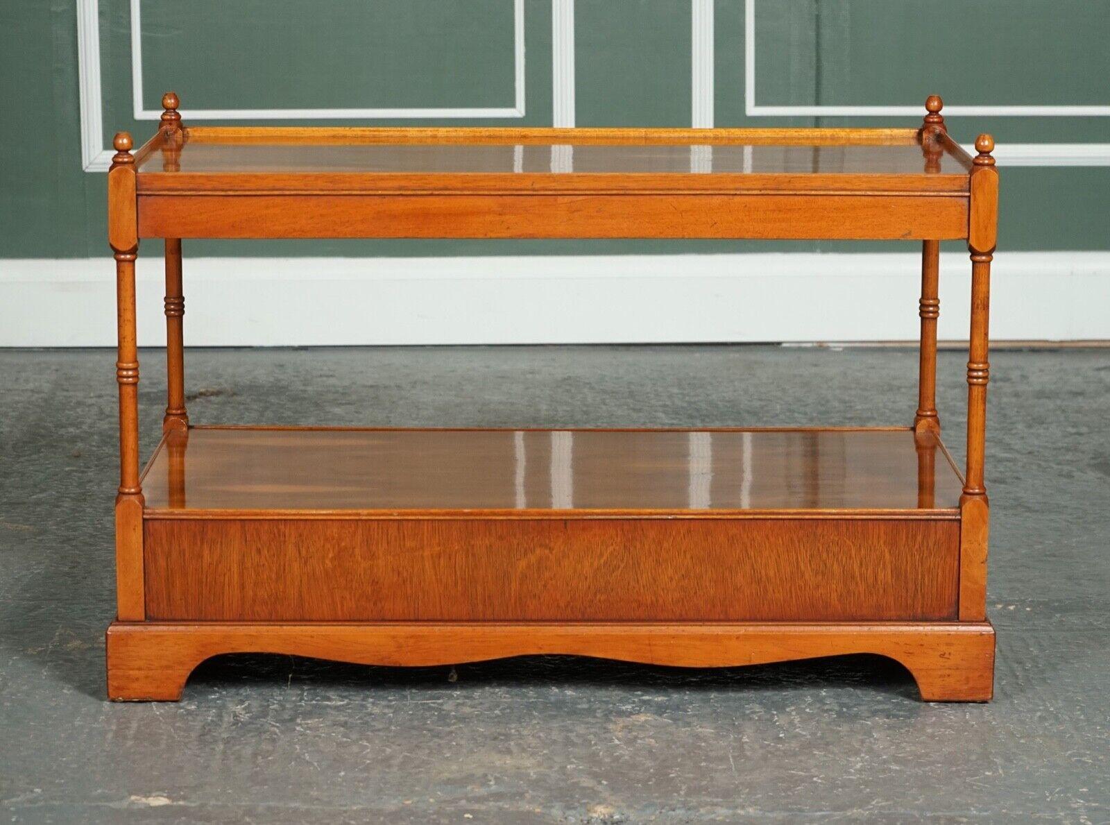 Vintage Yew Wood Georgian Style Coffee Table TV Stand with Two Drawers en vente 1