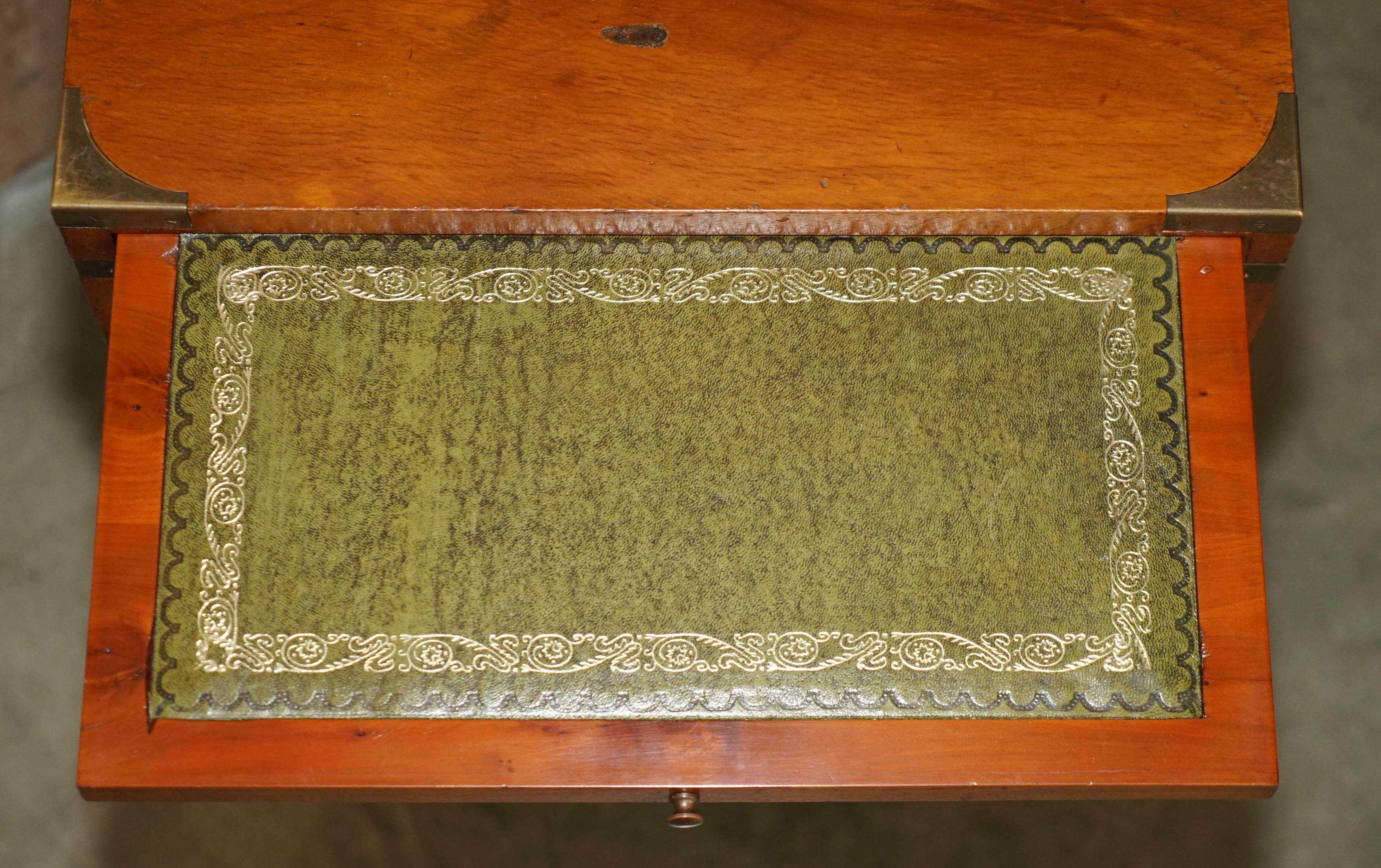 VINTAGE YEW WOOD & GREEN LEATHER MiLITARY CAMPAIGN SIDE TABLE LEATHER SLIP TRAY For Sale 3