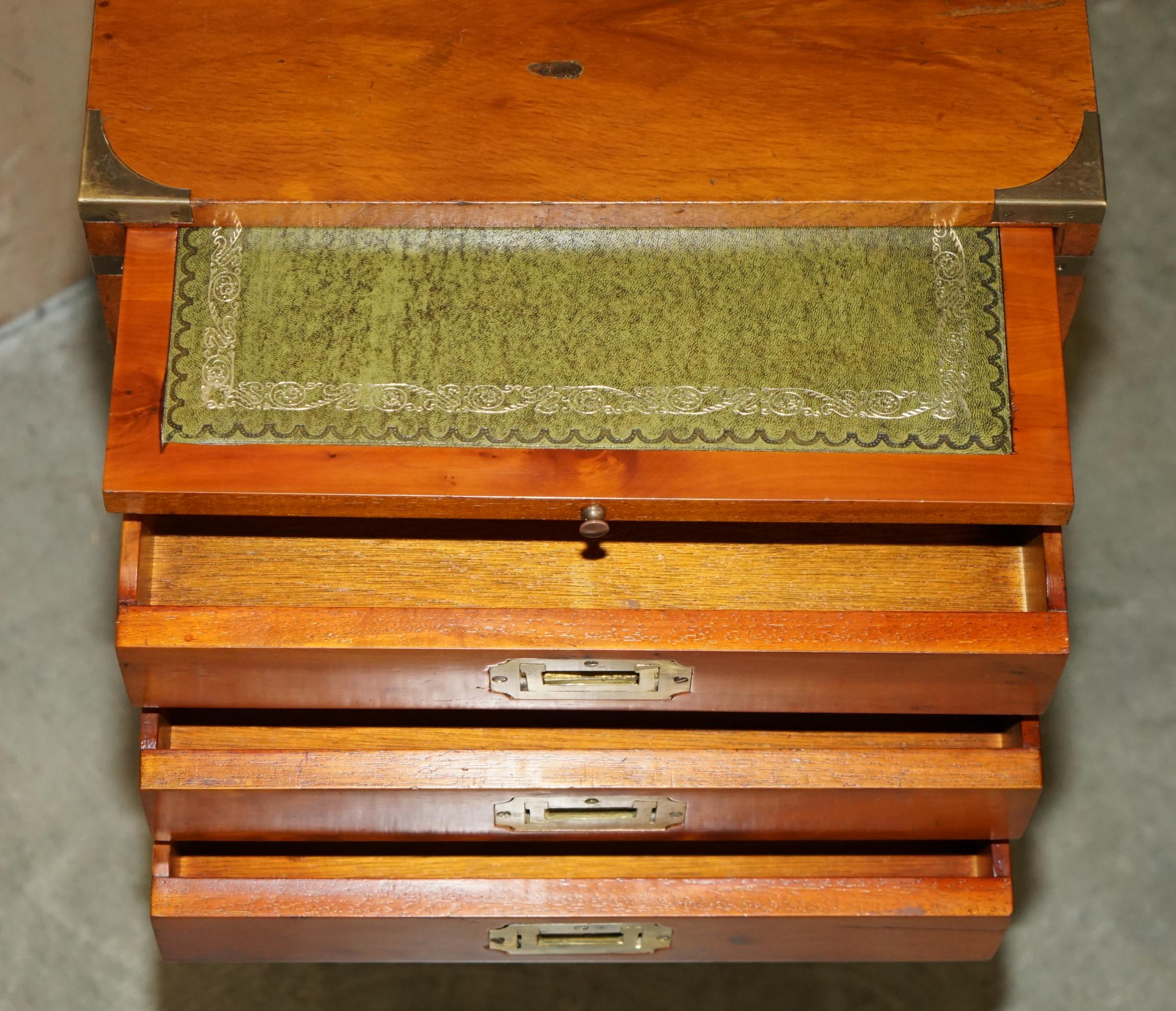 VINTAGE YEW WOOD & GREEN LEATHER MiLITARY CAMPAIGN SIDE TABLE LEATHER SLIP TRAY For Sale 4