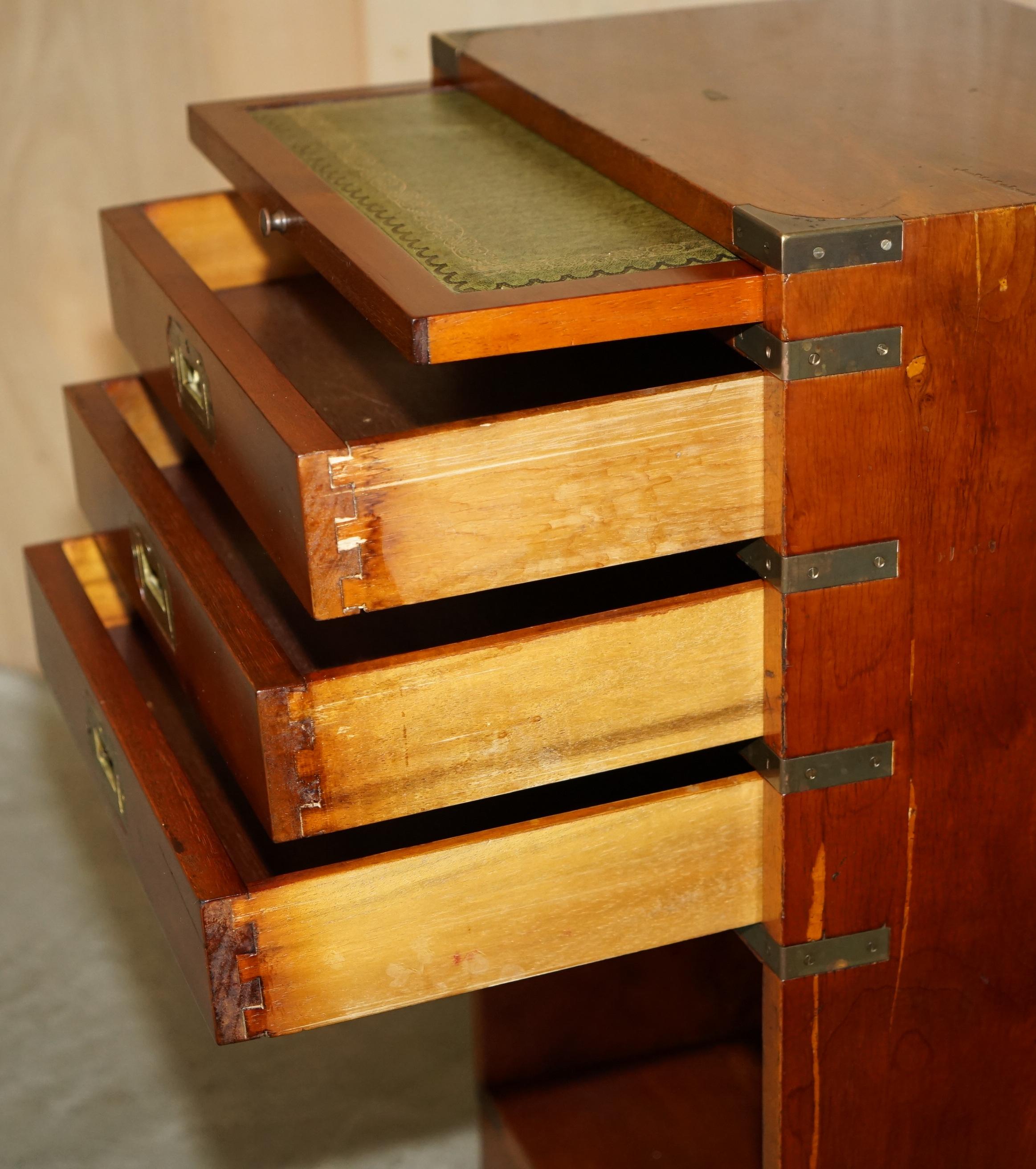 VINTAGE YEW WOOD & GREEN LEATHER MiLITARY CAMPAIGN SIDE TABLE LEATHER SLIP TRAY For Sale 5