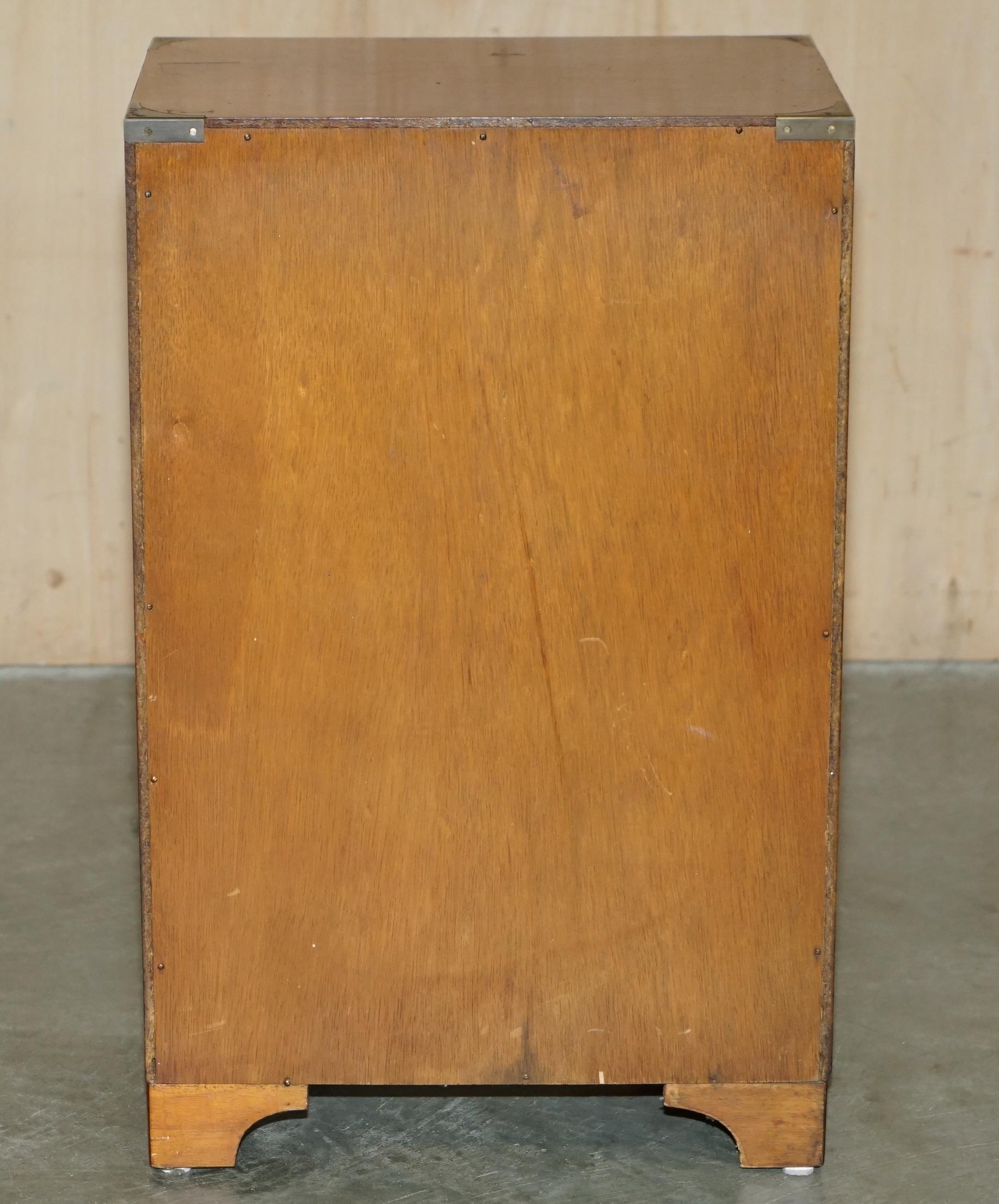 Leather VINTAGE YEW WOOD & GREEN LEATHER MiLITARY CAMPAIGN SIDE TABLE LEATHER SLIP TRAY For Sale