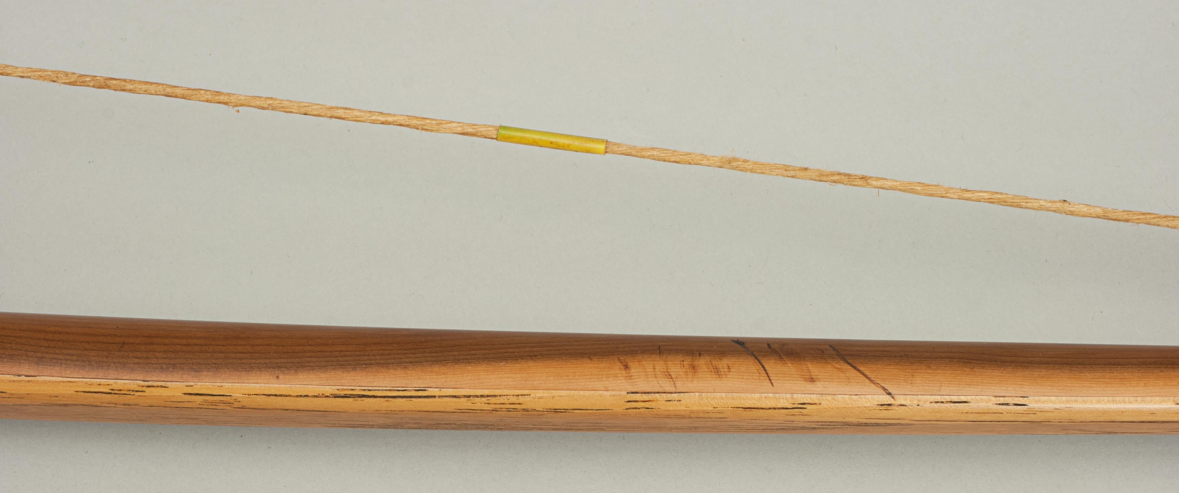 Vintage Yew-Wood Long Bow by Bown, Leamington Spa In Good Condition In Oxfordshire, GB