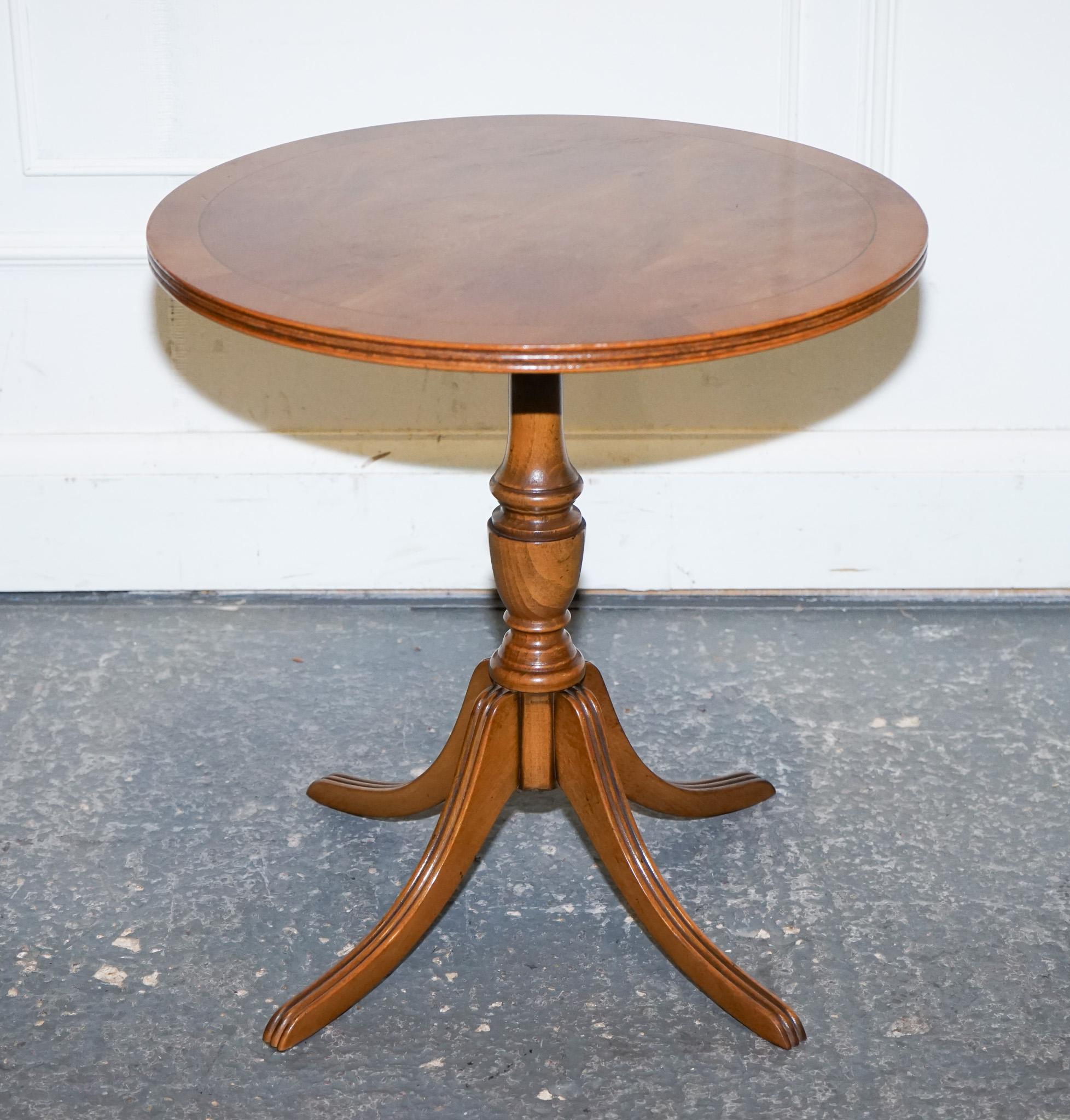 Britannique VINTAGE YEW WOOD SIDE END WiNE LAMP TABLE en vente