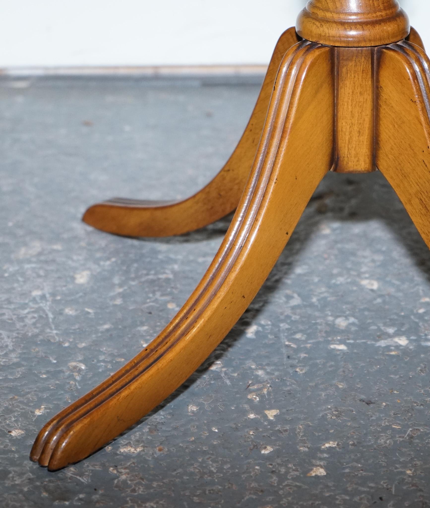 If VINTAGE YEW WOOD SIDE END WiNE LAMP TABLE en vente