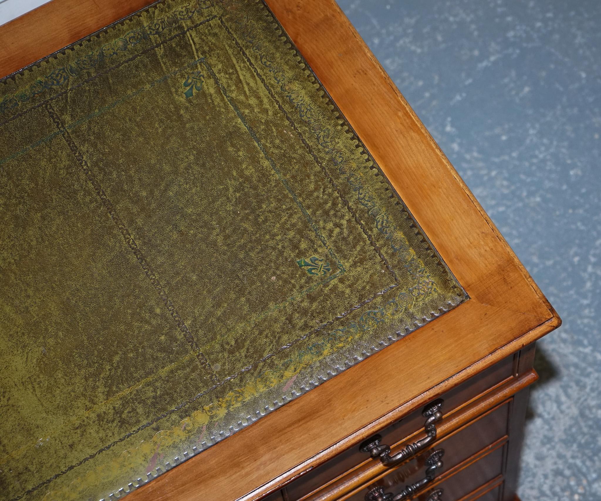 Bureau VINTAGE YEW WOOD TWiN EN CUIR DE PEDESTAL GREEN en vente 9