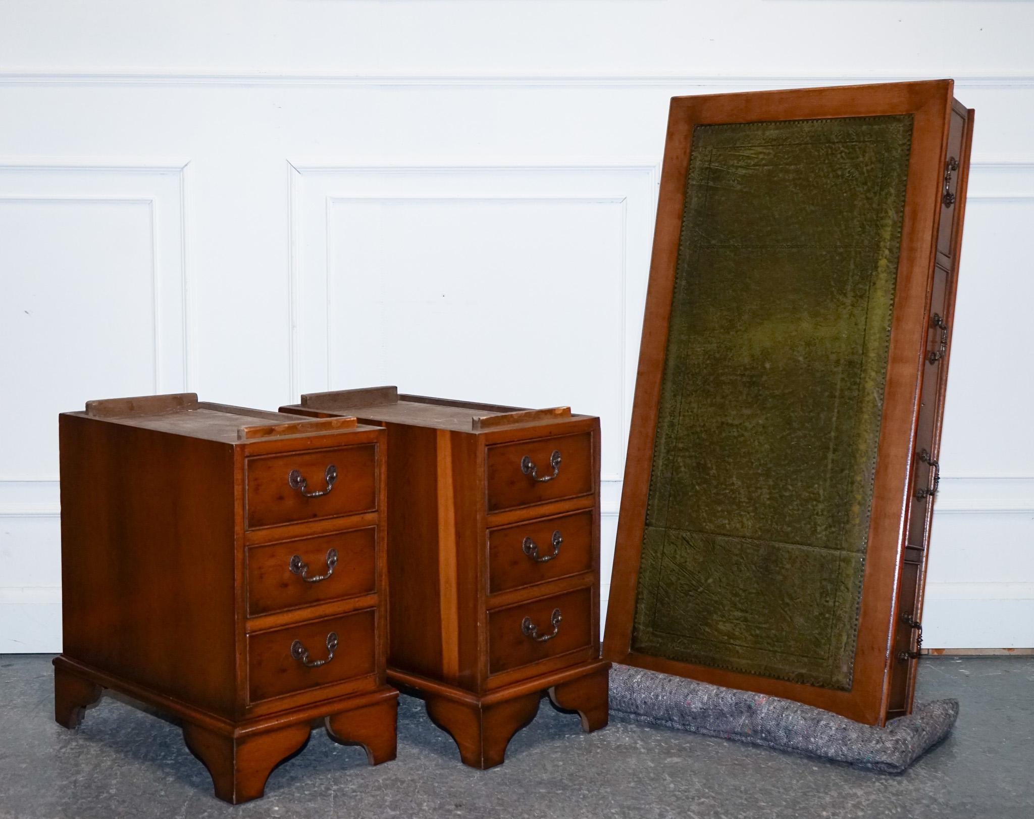 Bureau VINTAGE YEW WOOD TWiN EN CUIR DE PEDESTAL GREEN en vente 10