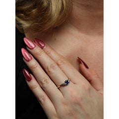 Vintage-Ring mit drei Steinen: Yogo-Saphir und Diamanten, 14-karätiges Gelbgold, GIA-Zertifikat