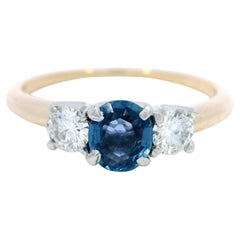 Vintage-Ring mit drei Steinen: Yogo-Saphir und Diamanten, 14-karätiges Gelbgold, GIA-Zertifikat