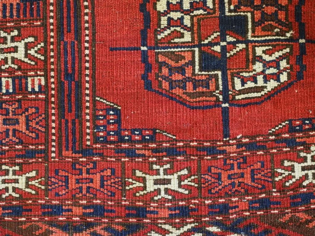 Vintage Yomut Turkmen Rug, Traditional Design with Faded Red, Circa 1930 In Good Condition For Sale In Moreton-In-Marsh, GB