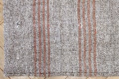 Tappeto turco vintage York a trama piatta a strisce grigio crema e corallo chiaro