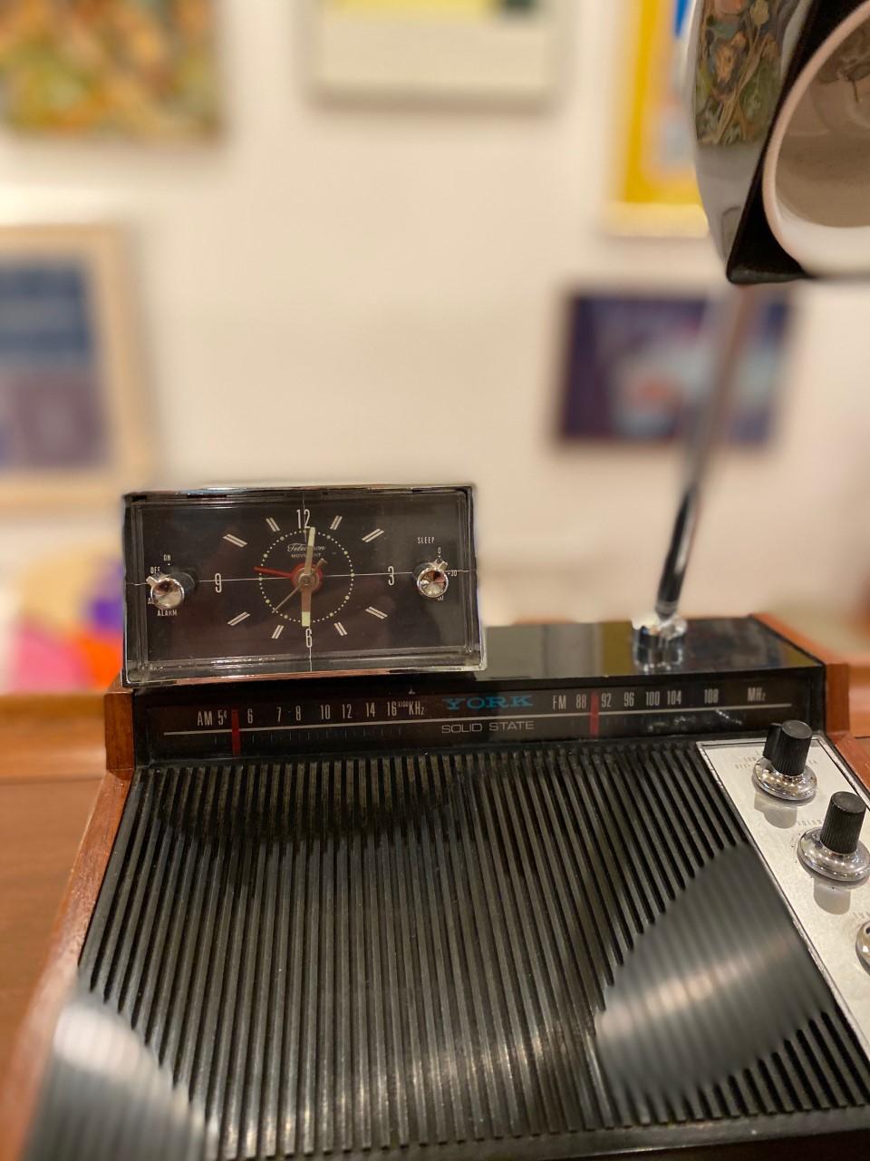 Vintage York Solid State Radio with Clock, Light and Speaker In Good Condition In San Diego, CA