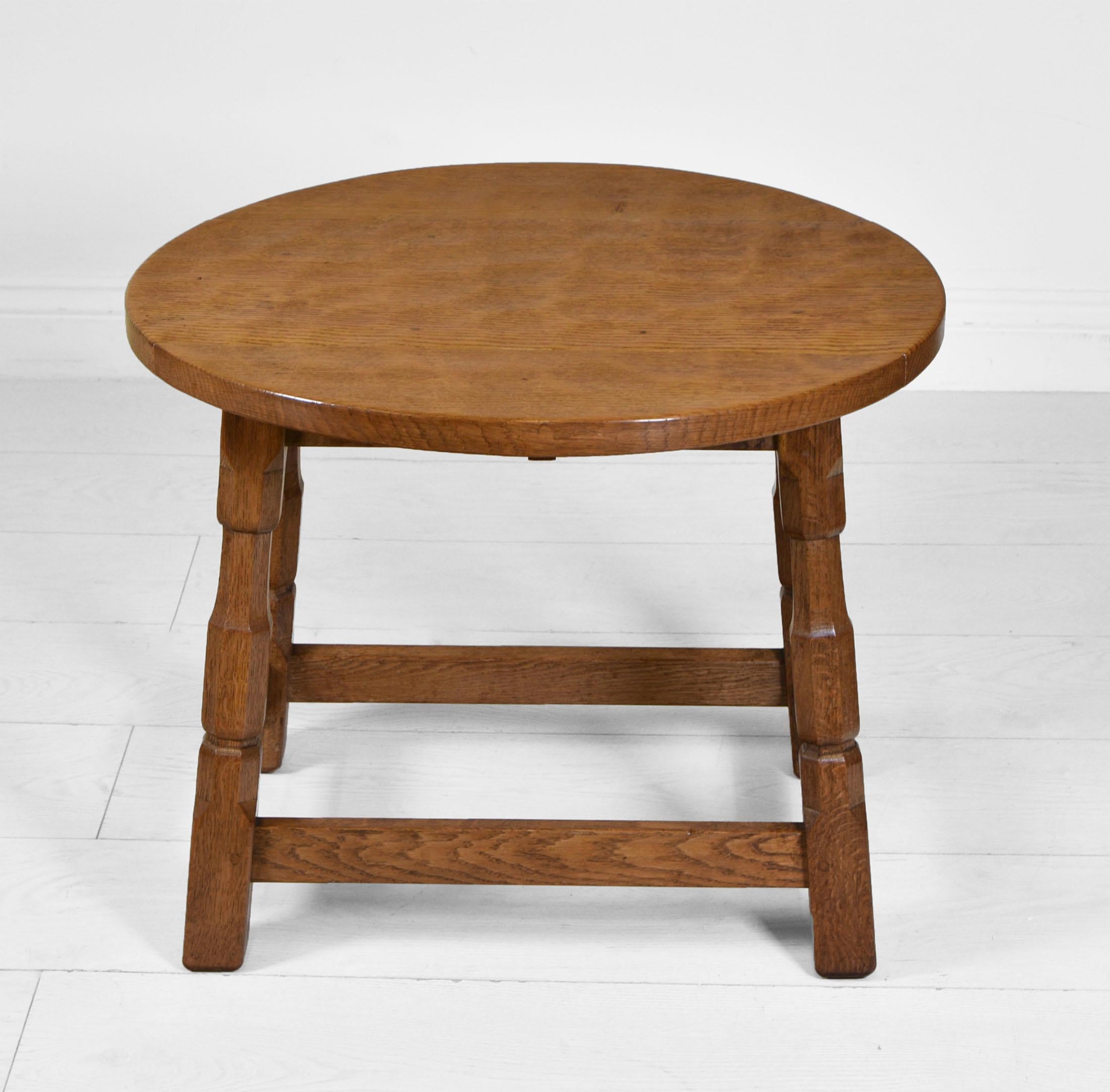 Vintage Yorkshire Oak Adzed Top Drop Leaf Occasional Table In Good Condition In Norwich, GB
