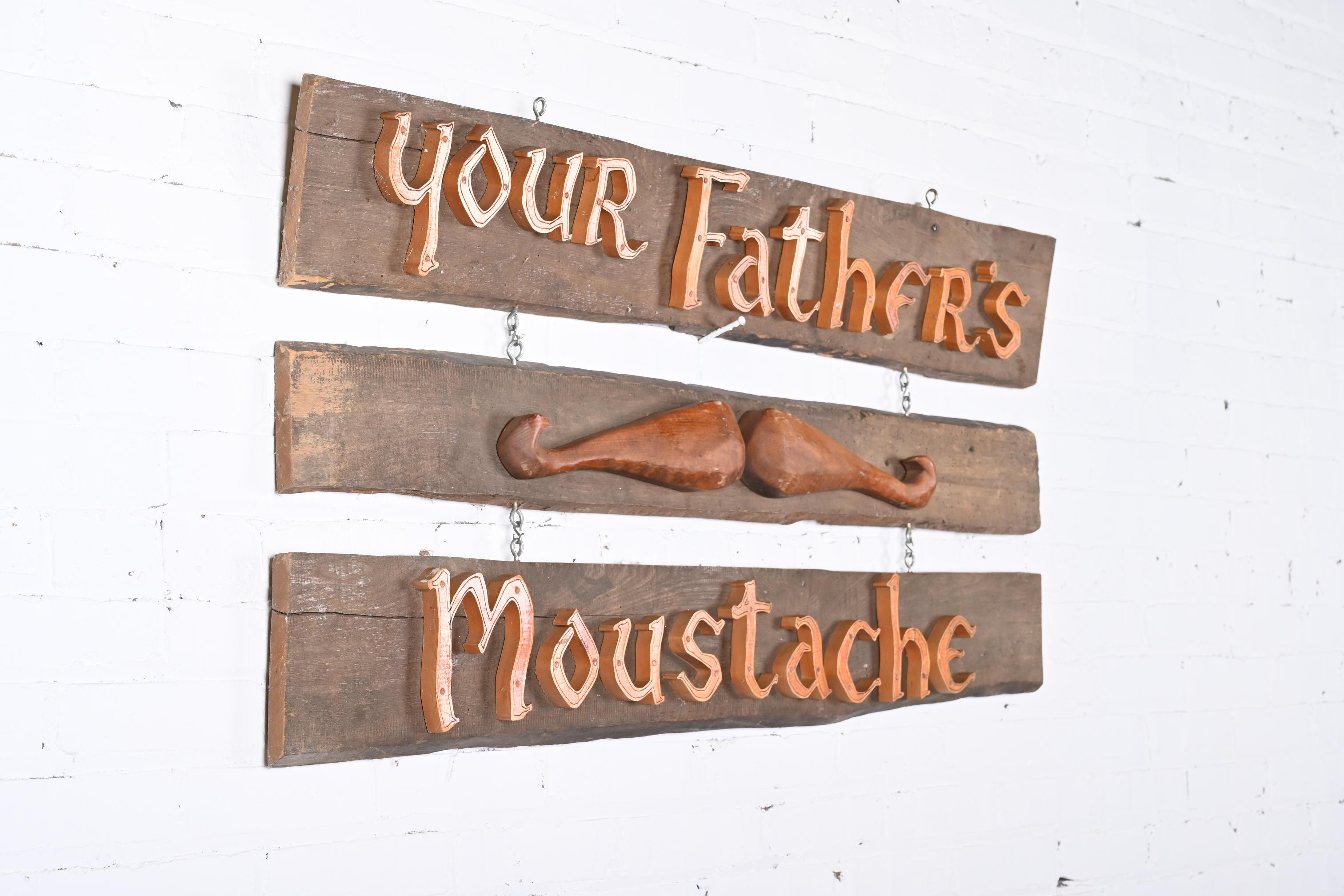 Panneau de pub vintage en bois « Your Father's Moustache » (Votre Père) Bon état - En vente à South Bend, IN