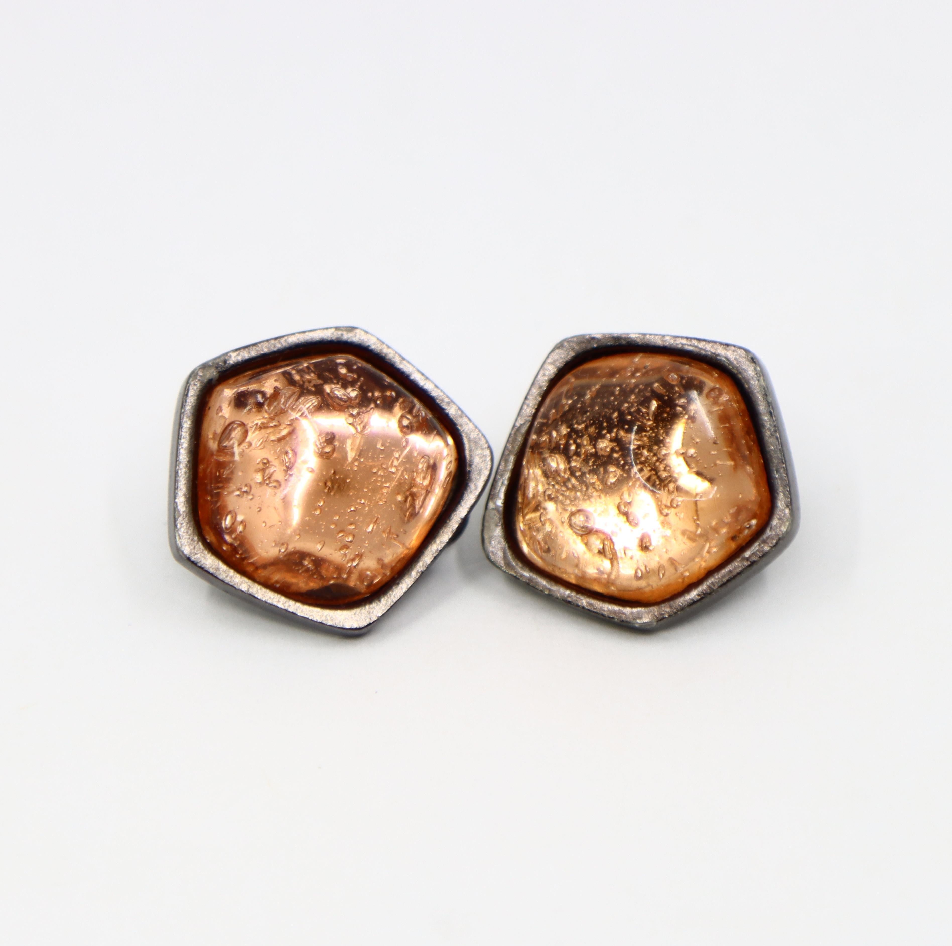 Pendientes Vintage YSL Resina Rosa Tono Negro en venta 1