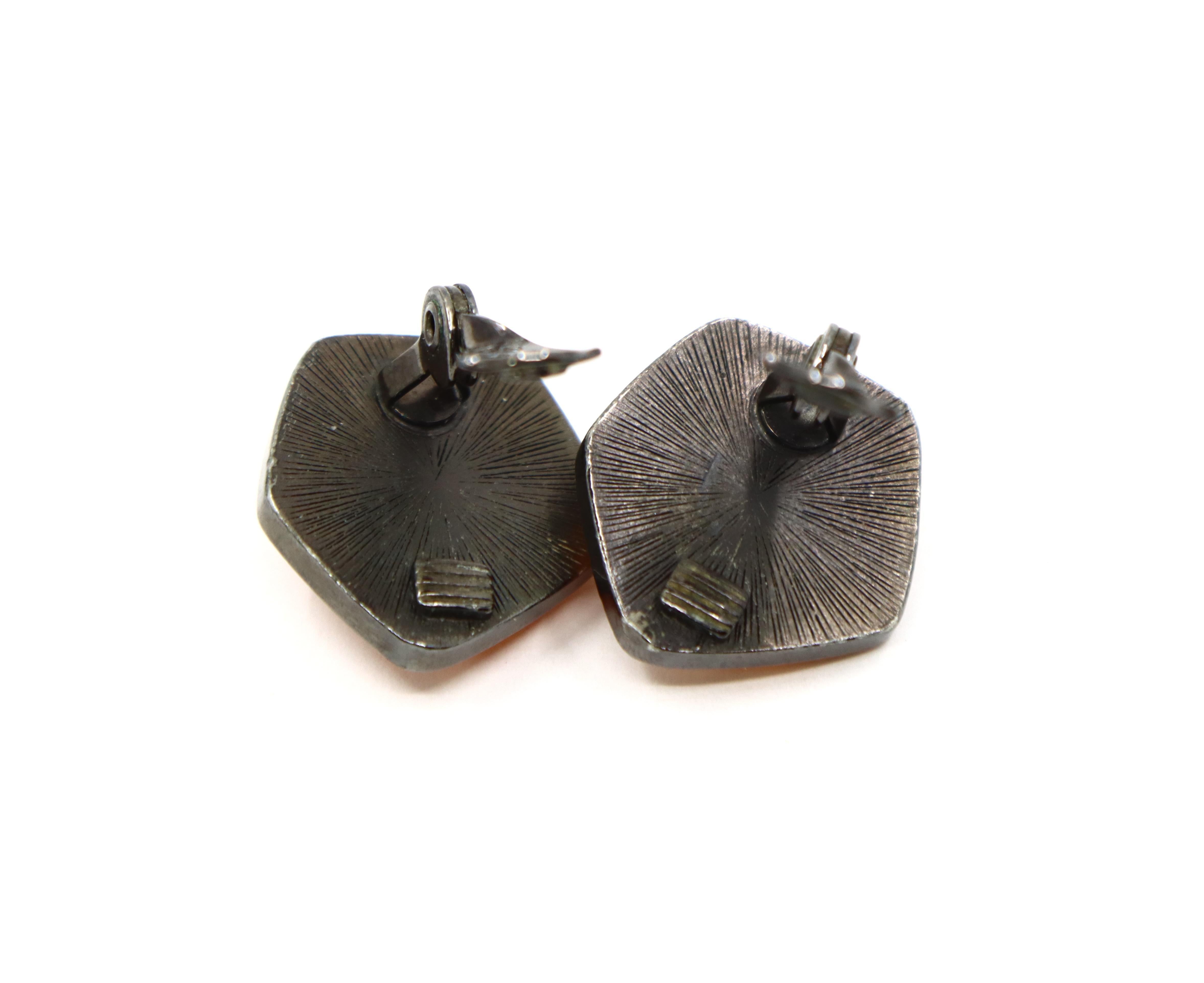 Pendientes Vintage YSL Resina Rosa Tono Negro en venta 3