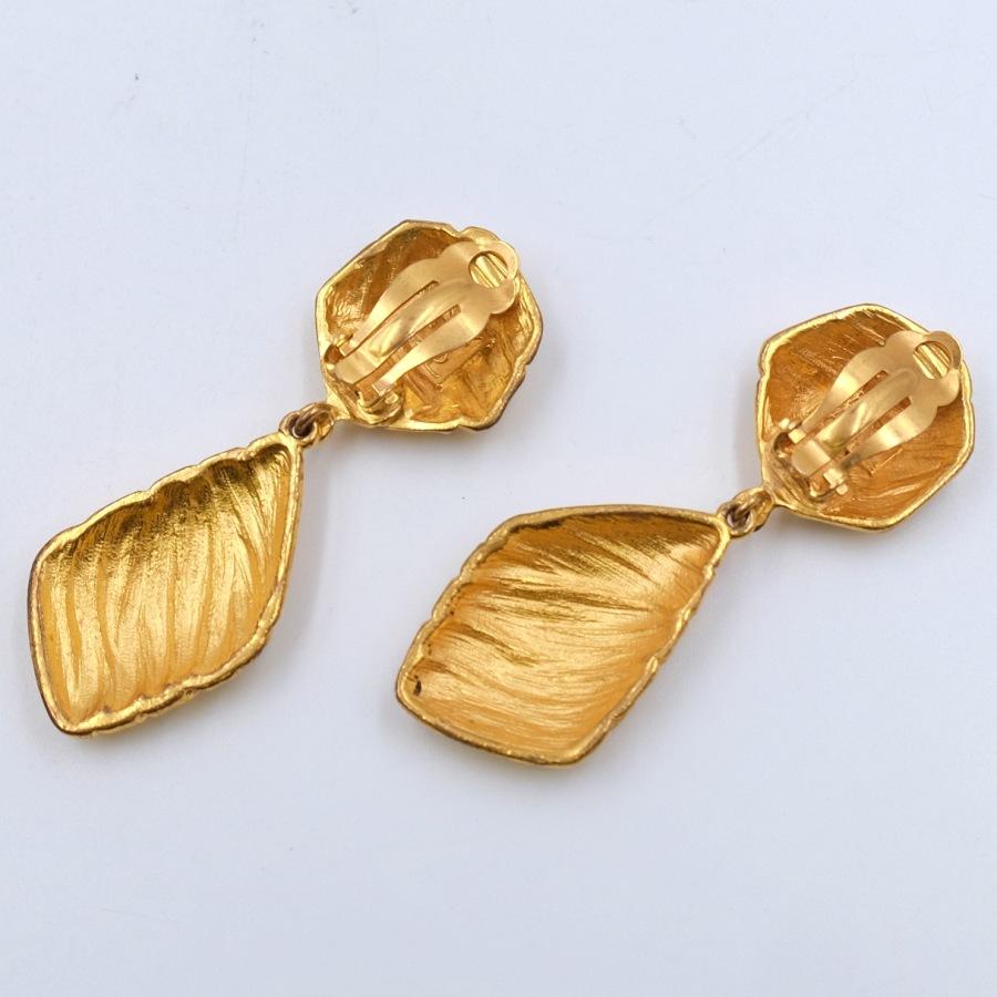 Year: 1980
Hallmark: YSL Made in France
Dimensions: H 2.55 in
Materials: base metal