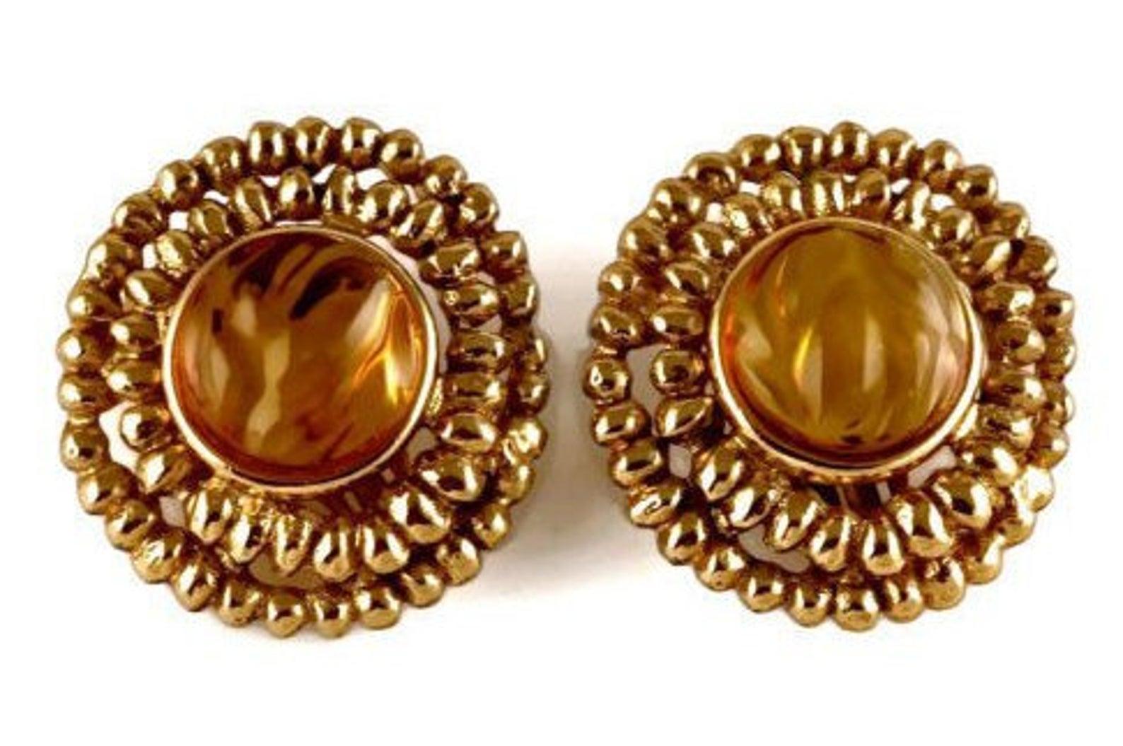 Vintage YSL Yves Saint Laurent Amber Resin Poured Disc Medallion Earrings

Measurements:
Height: 1 5/8 inches (4.12 cm)
Width: 1 4/8 inches (3.81 cm)

Features:
- 100% Authentic YVES SAINT LAURENT.
- Dramatic irregular depth poured resin in amber.
-