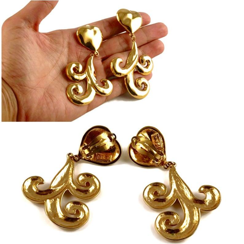 Vintage YSL Yves Saint Laurent Arabesque Heart Stylized Dangling Earrings In Excellent Condition For Sale In Kingersheim, Alsace