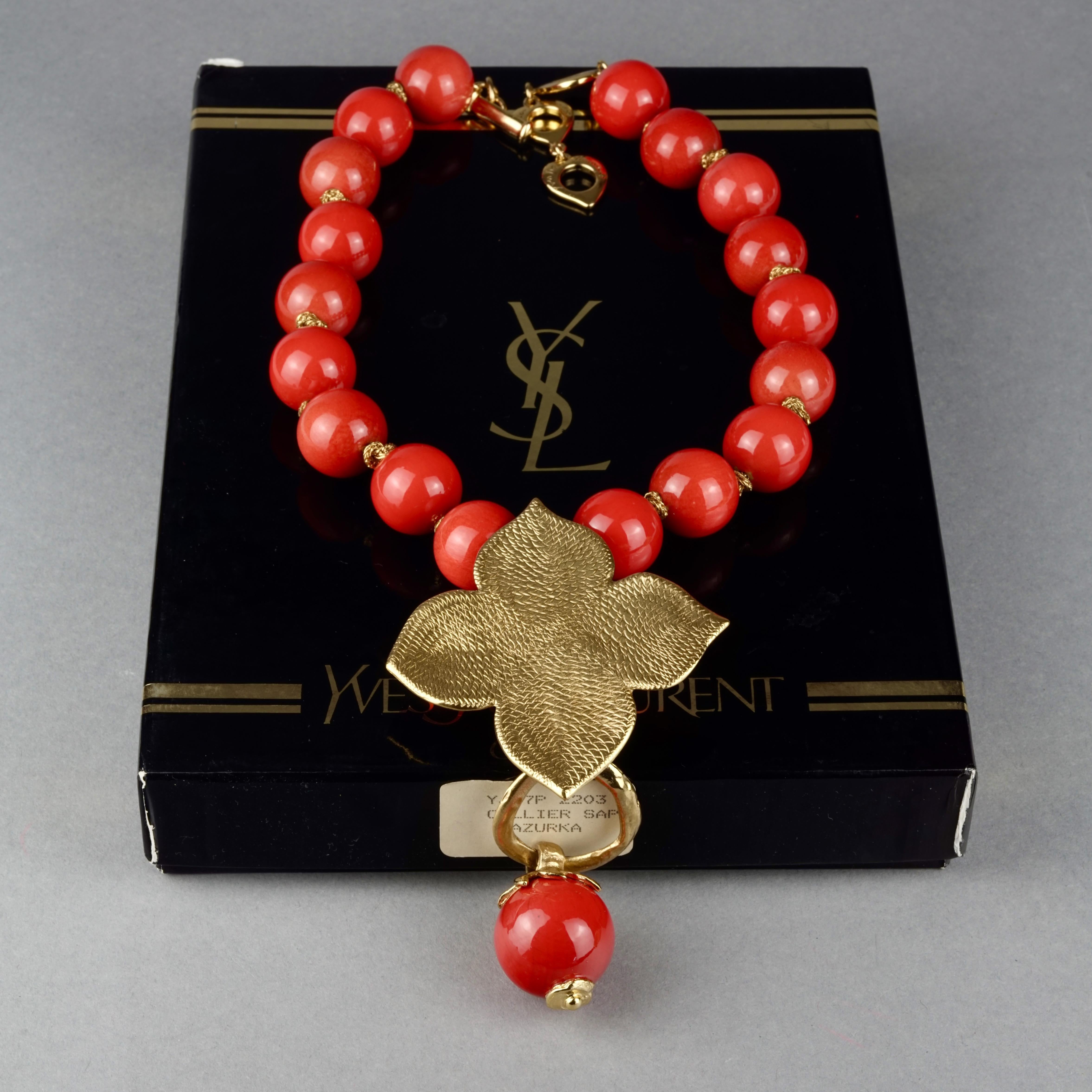 Vintage YSL Yves Saint Laurent by ROBERT GOOSSENS Four Leaf Clover Coral Beads N In Excellent Condition In Kingersheim, Alsace