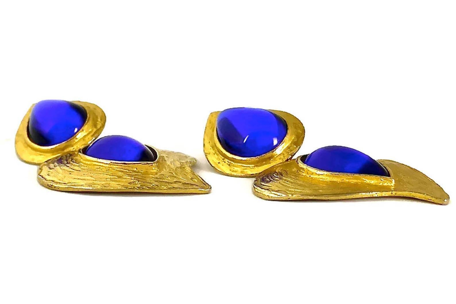 Vintage YSL Yves Saint Laurent by Robert Goossens Heart Blue Cabochon Earrings In Excellent Condition In Kingersheim, Alsace