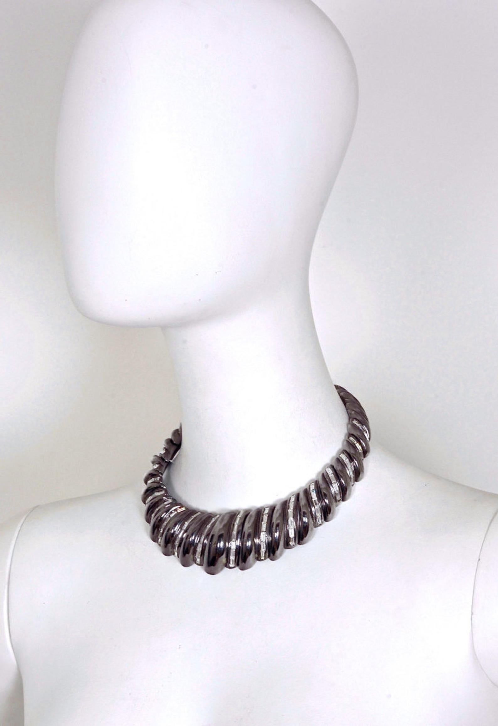 Vintage YSL Yves Saint Laurent Gunmetal Rhinestones Choker Necklace In Excellent Condition In Kingersheim, Alsace