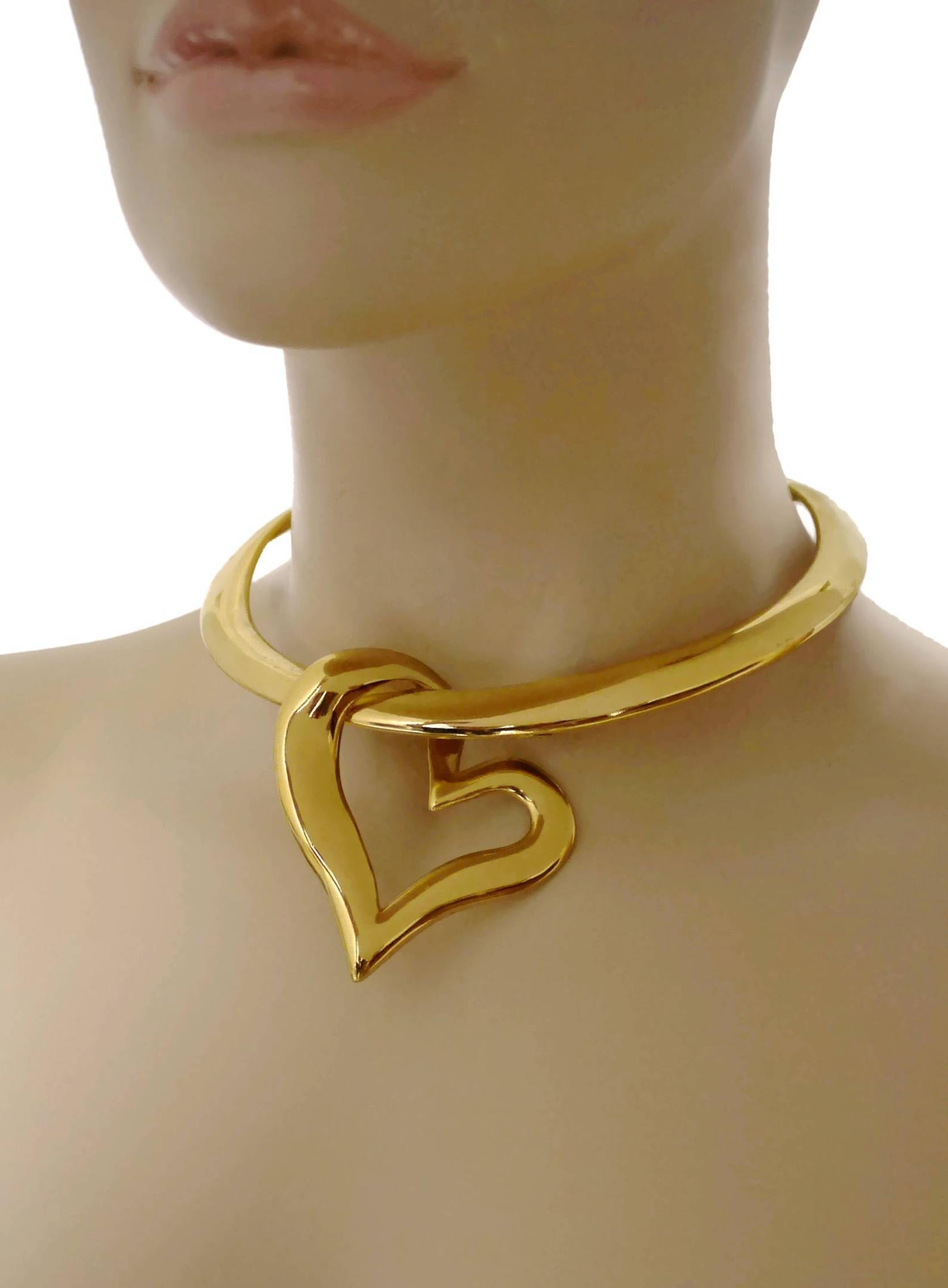 Vintage YSL Yves Saint Laurent Heart Pendant Rigid Choker Necklace

Measurements:
Height: 4 inches (10 cm)
Width: 2.5 inches (6.3 cm)
Diameter: 10.23 inches (26 cm)

Features:
- 100% Authentic YVES SAINT LAURENT.
- Massive heart pendant on a rigid
