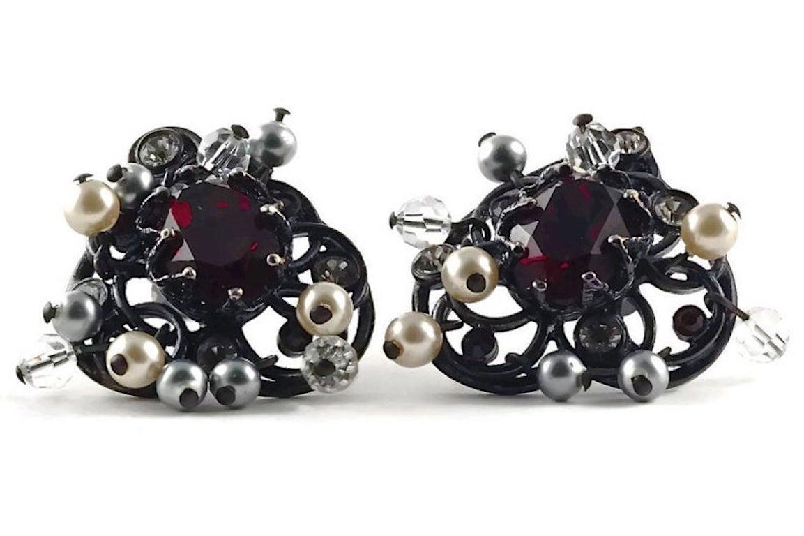 Vintage YSL Yves Saint Laurent Heart Ruby Pearls Filigree Earrings

Measurements:
Height: 1 4/8 inches (3.81 cm)
Width: 1 3/8 inches (3.49 cm)

Features:
- 100% Authentic YVES SAINT LAURENT.
- Heart filigree with clustered clear beads, pearls and