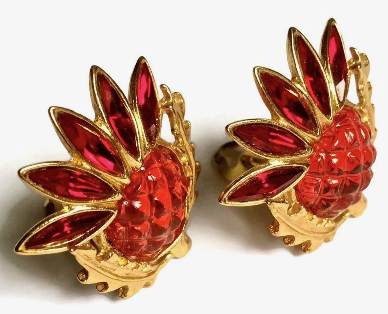 Vintage YSL Yves Saint Laurent Pineapple Lucite Resin Rhinestone Earrings

Measurements:
Large Disc: 1.33 inches (3.4 cm)
Small Disc: 1.18 inches (3 cm)

Features:
- 100% Authentic YVES SAINT LAURENT.
- Textured red lucite resin pineapple with
