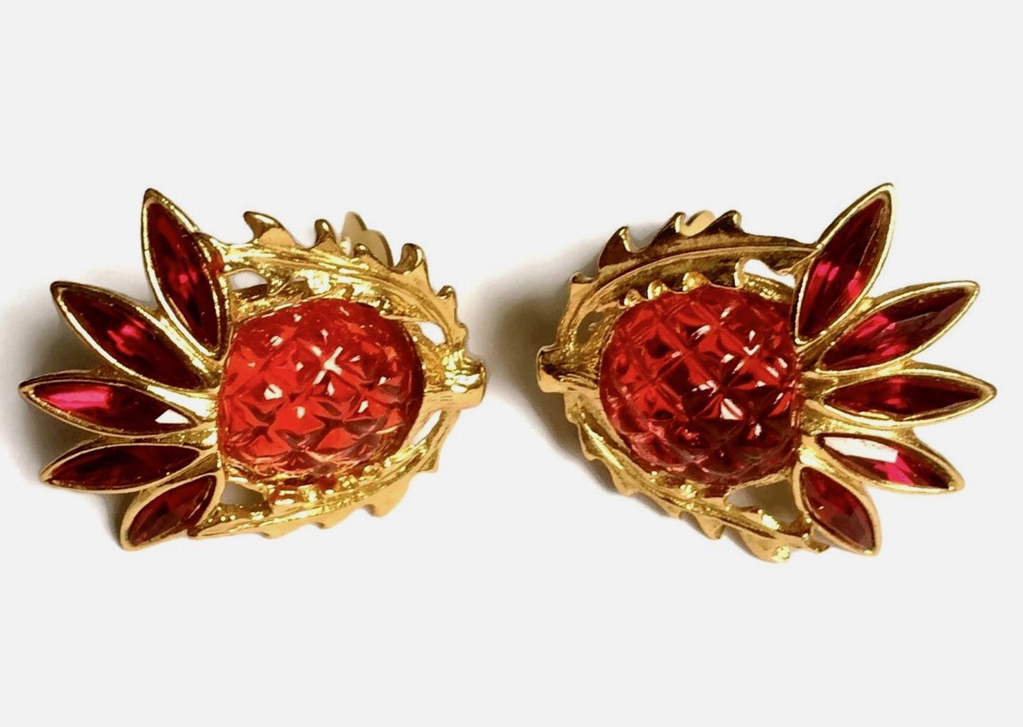 Vintage YSL Yves Saint Laurent Pineapple Lucite Resin Rhinestone Earrings In Excellent Condition In Kingersheim, Alsace