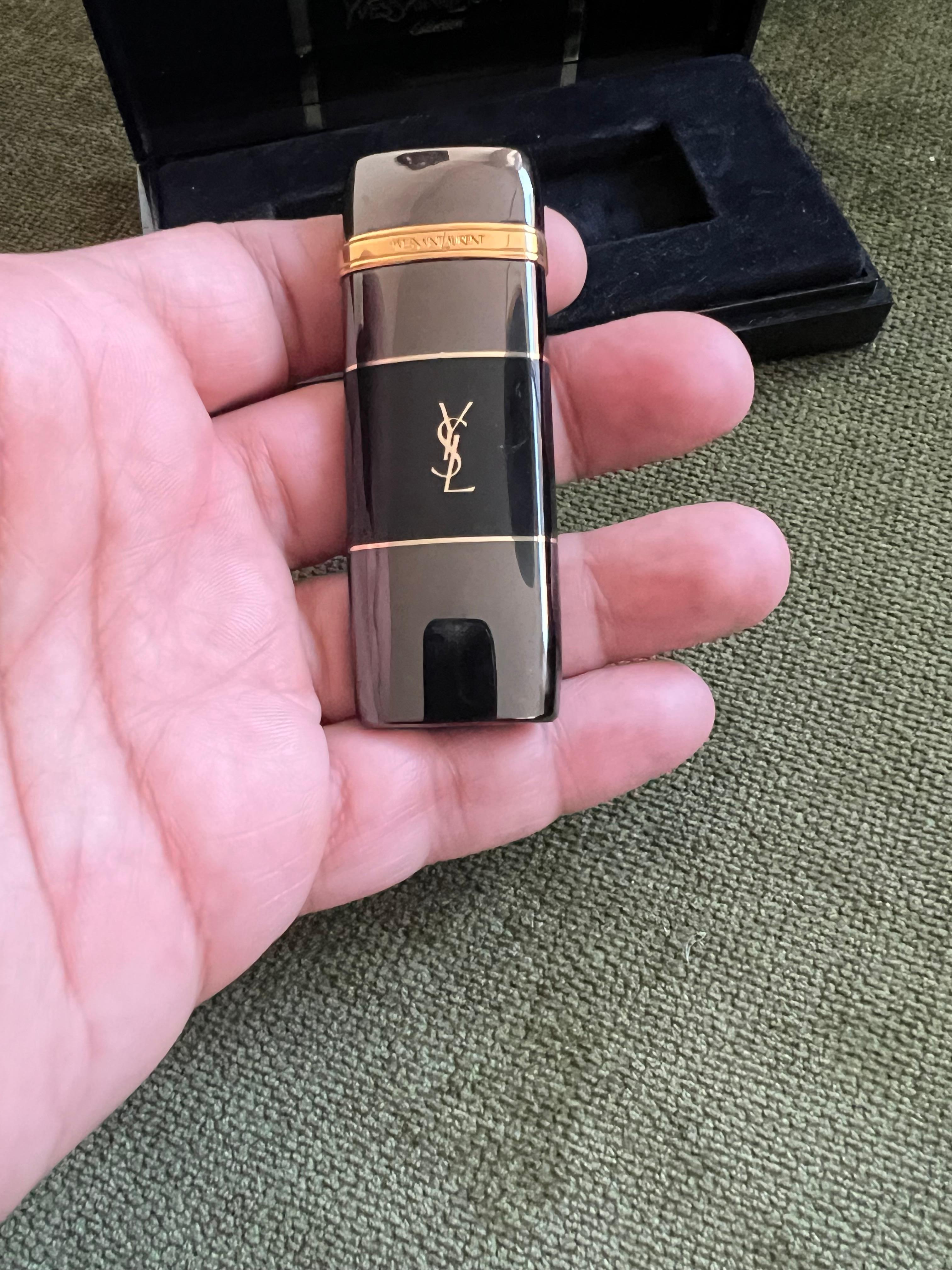 Vintage YSL Yves Saint Laurent Retro-Leuchte im Vintage-Stil, ca. 1980er Jahre Originalgehäuse im Zustand „Hervorragend“ im Angebot in New York, NY