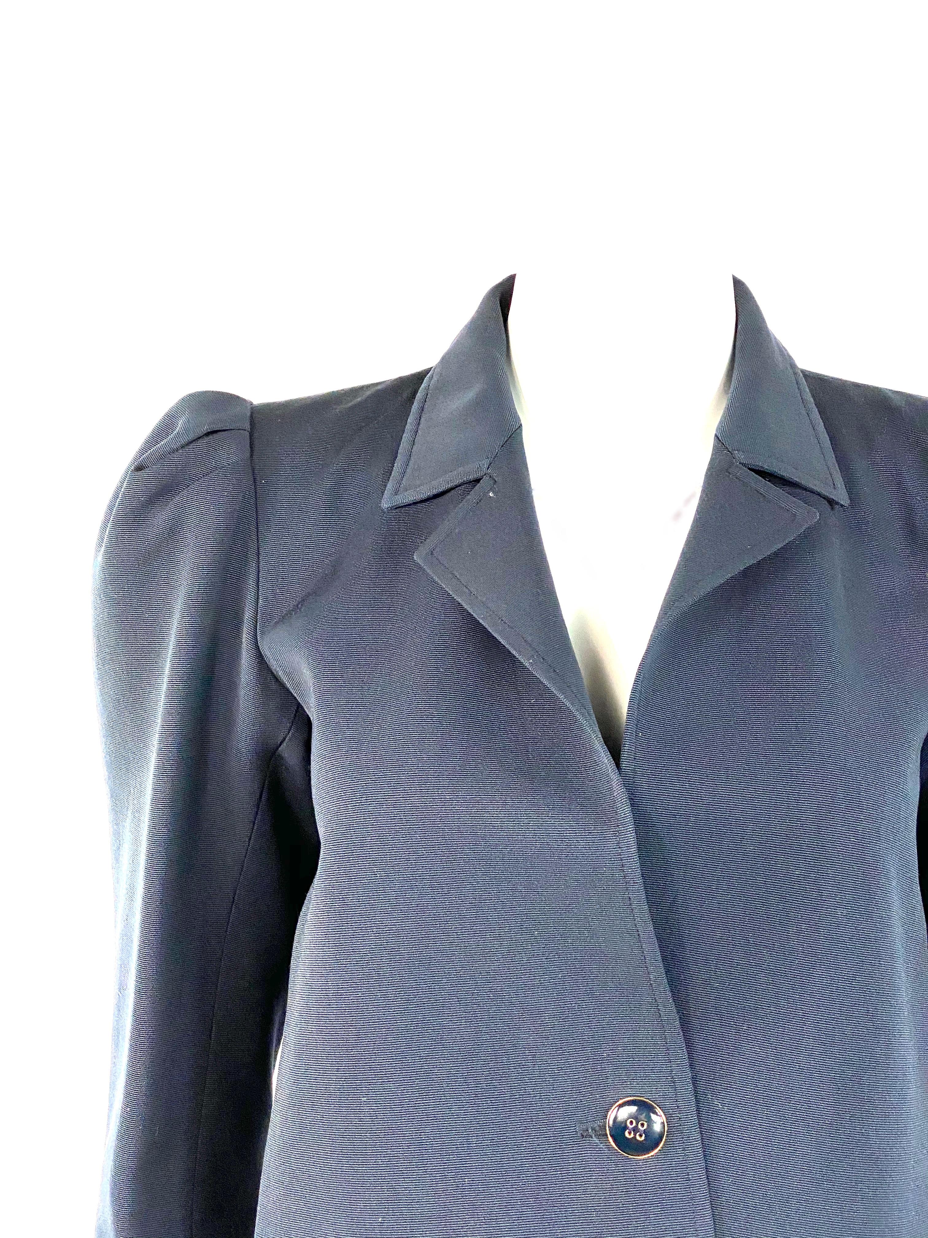 Vintage YSL Yves Saint Laurent Rive Gauche Navy Blazer Tuxedo Jacket Size 38

Product details:
Size FR 38
Featuring front navy and gold one button closure
Puffy shoulder detail
One navy and gold button on the bottom of each sleeve
Folded sleeves